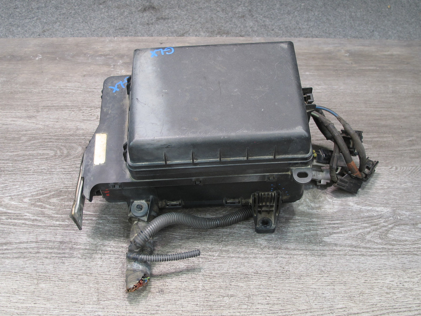 2003-2007 Lexus UZJ100L LX470 Under Hood Power Distribution Fuse Relay Box