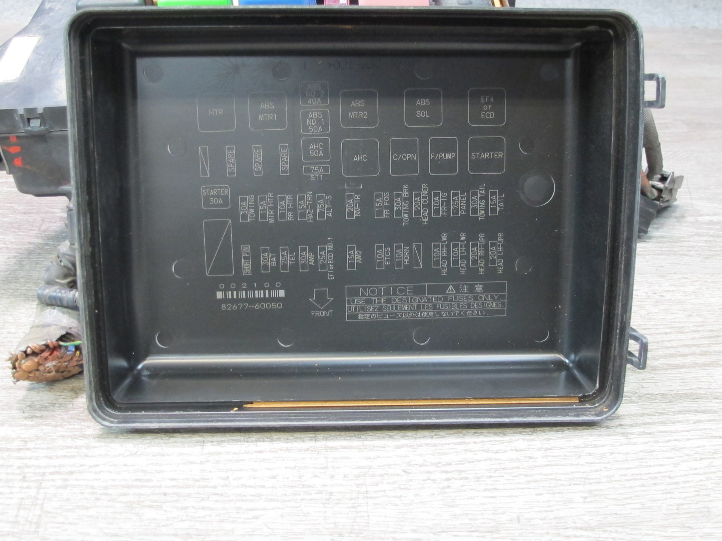 2003-2007 Lexus UZJ100L LX470 Under Hood Power Distribution Fuse Relay Box