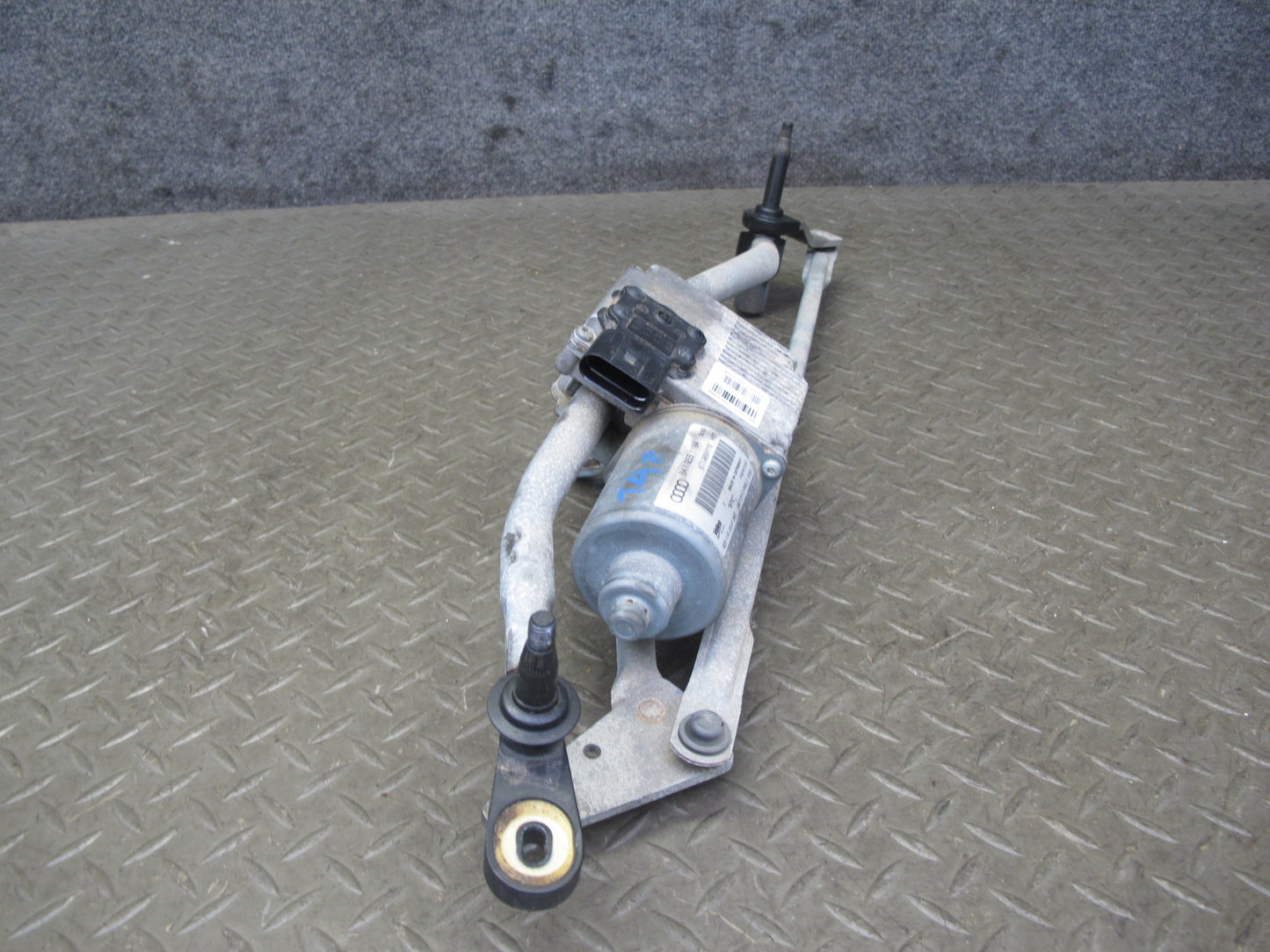 10-16 Audi A4 S4 Windshield Wiper Transmission Linkage w Motor 8K1955119A OEM