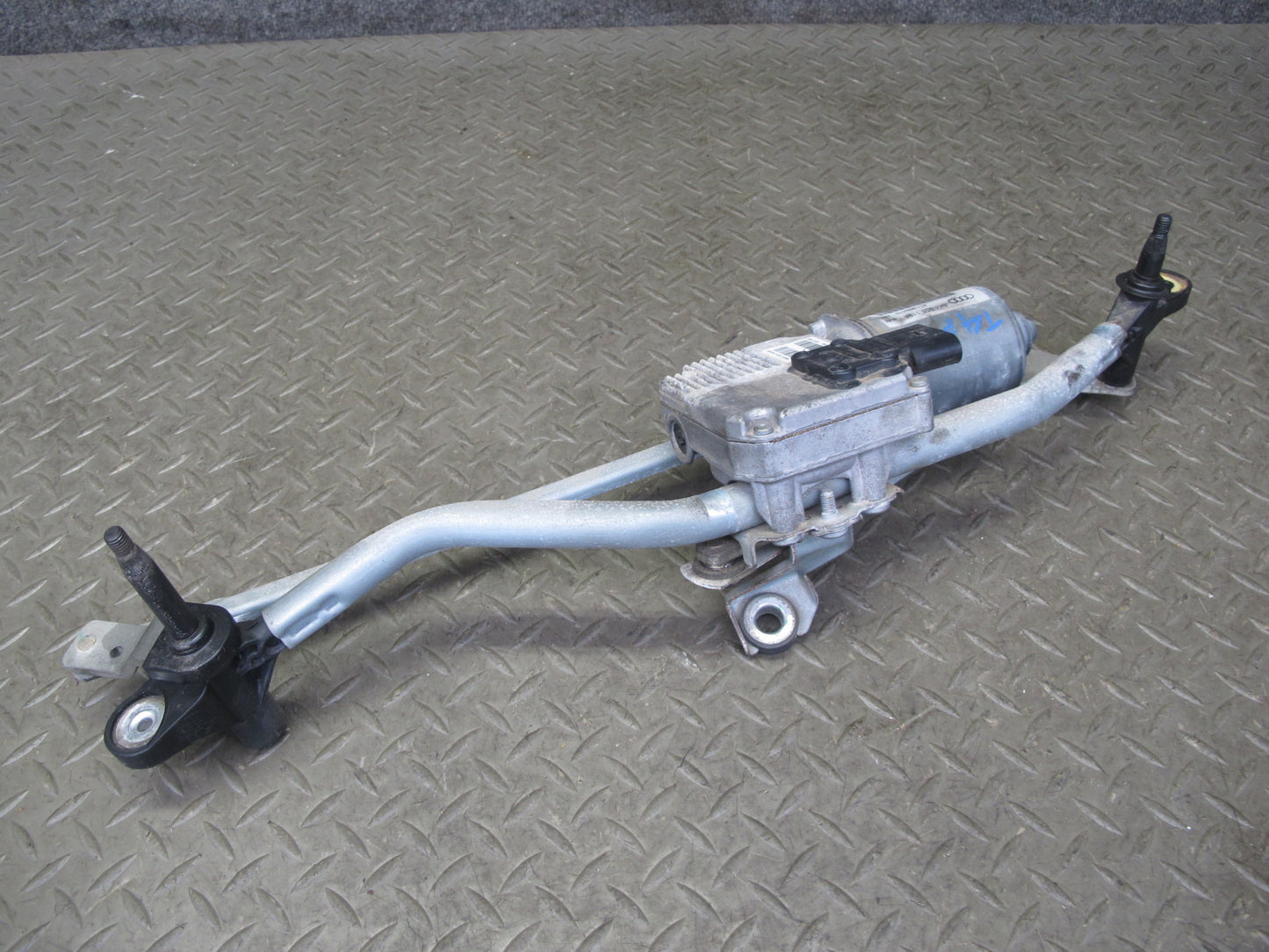 10-16 Audi A4 S4 Windshield Wiper Transmission Linkage w Motor 8K1955119A OEM