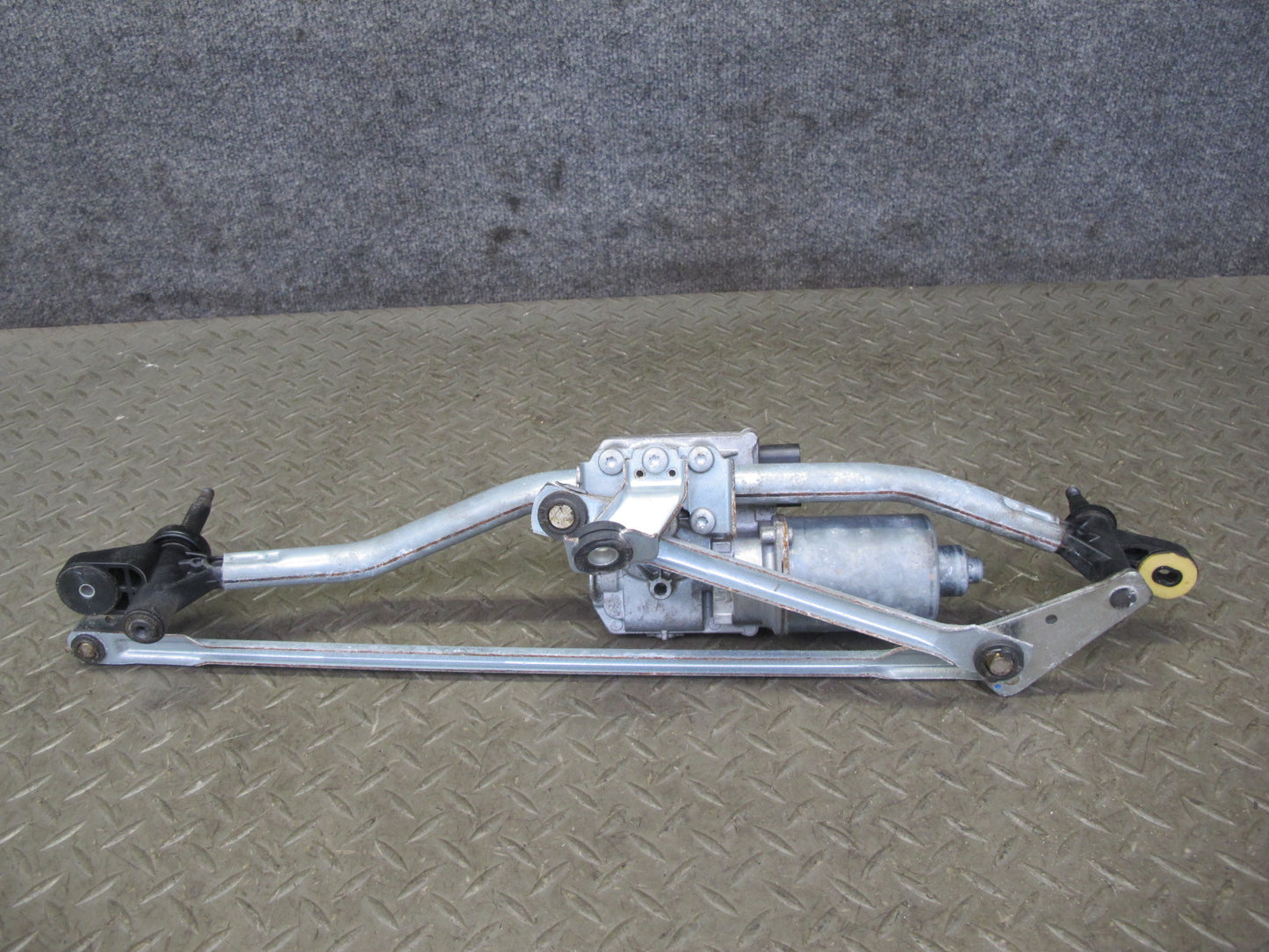 10-16 Audi A4 S4 Windshield Wiper Transmission Linkage w Motor 8K1955119A OEM