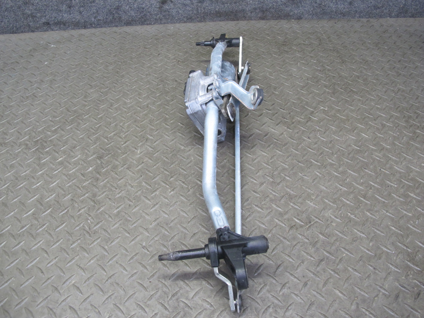 10-16 Audi A4 S4 Windshield Wiper Transmission Linkage w Motor 8K1955119A OEM
