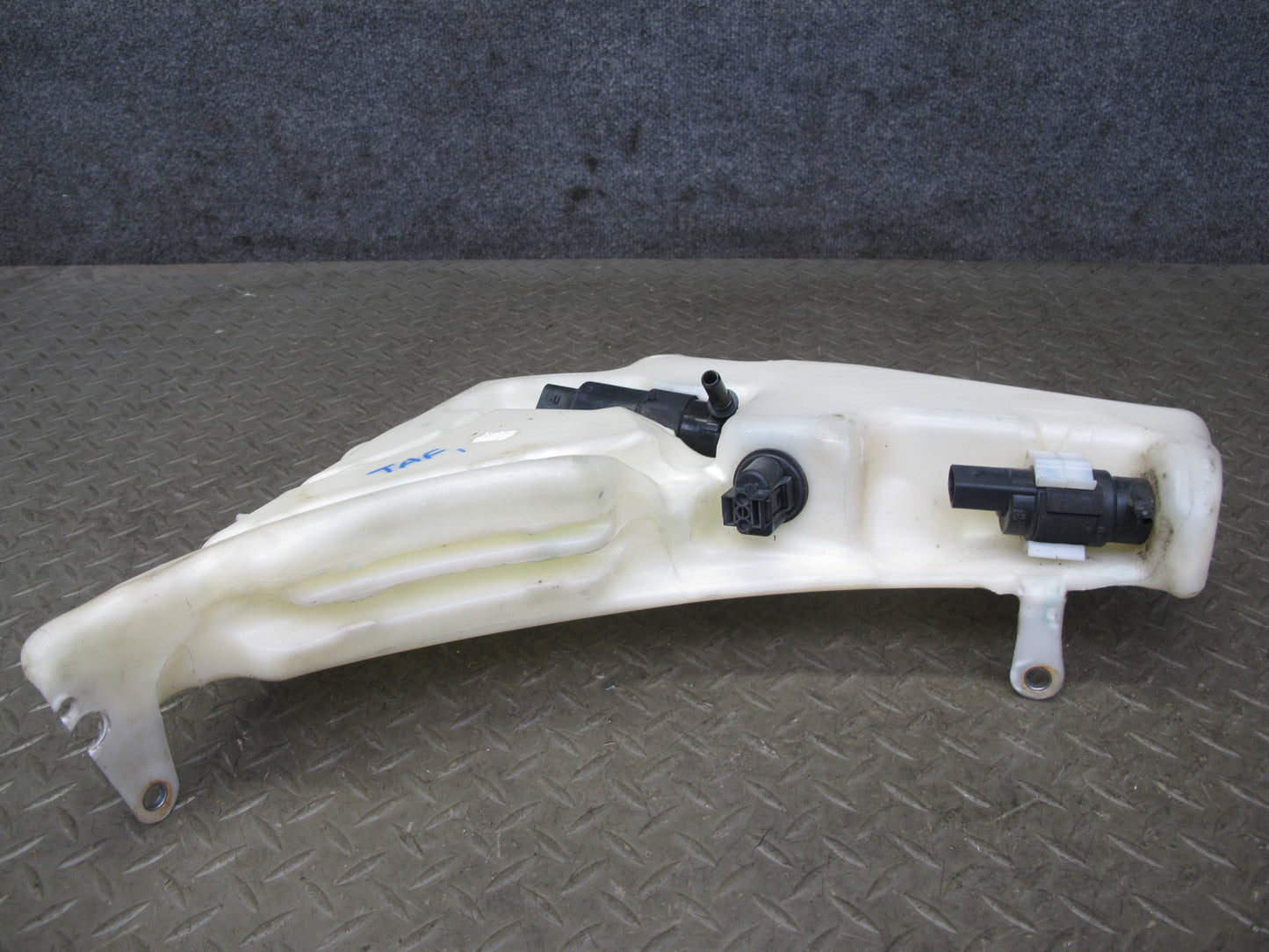 09-16 Audi S5 A4 S4 Windshield Washer Fluid Reservoir w Pump OEM