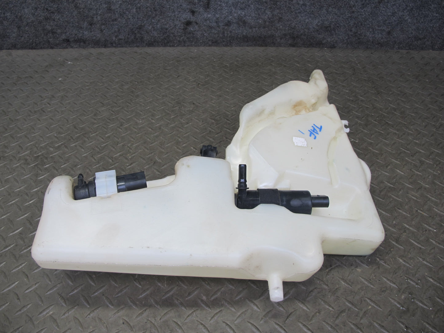 09-16 Audi S5 A4 S4 Windshield Washer Fluid Reservoir w Pump OEM