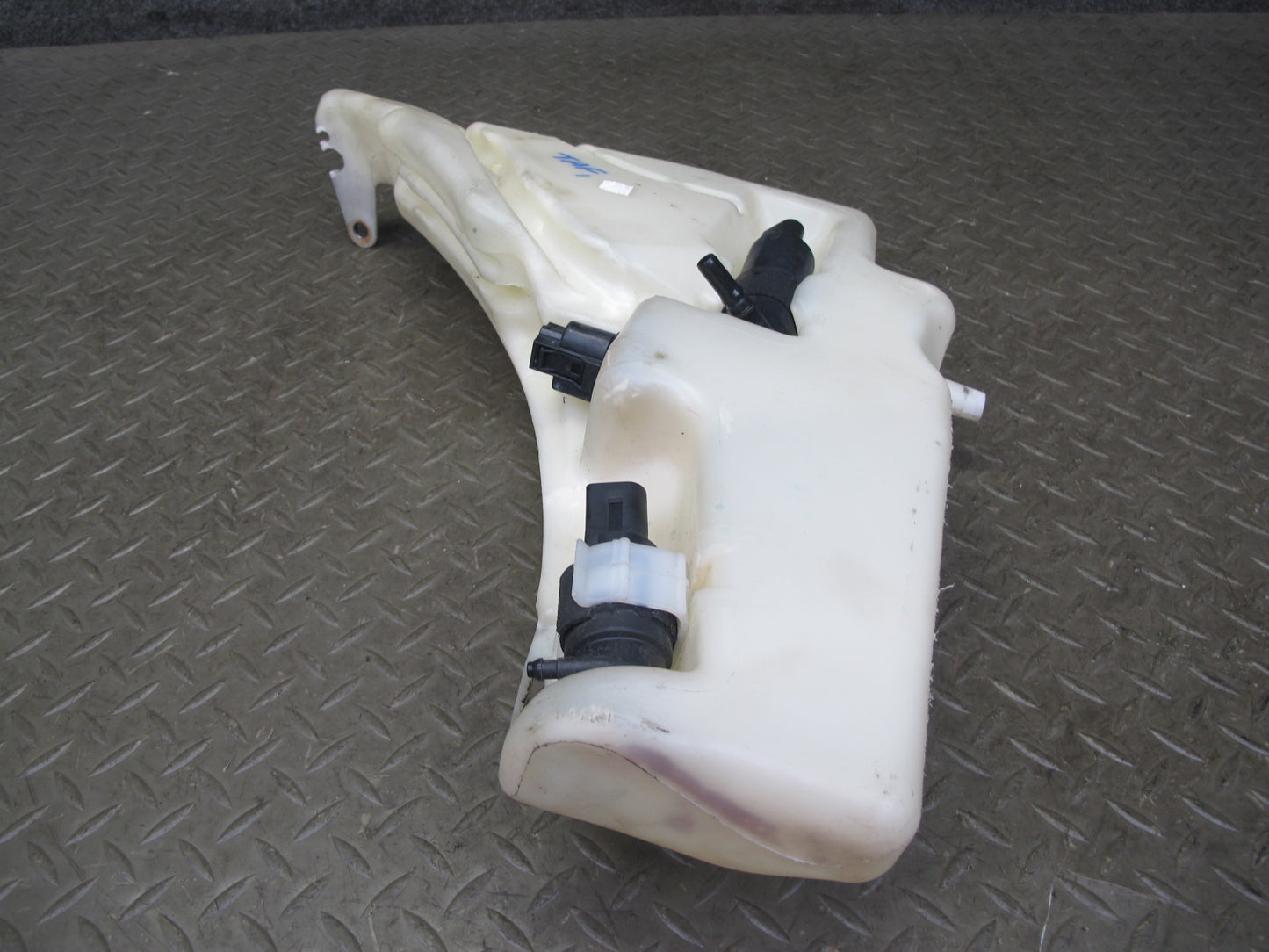 09-16 Audi S5 A4 S4 Windshield Washer Fluid Reservoir w Pump OEM