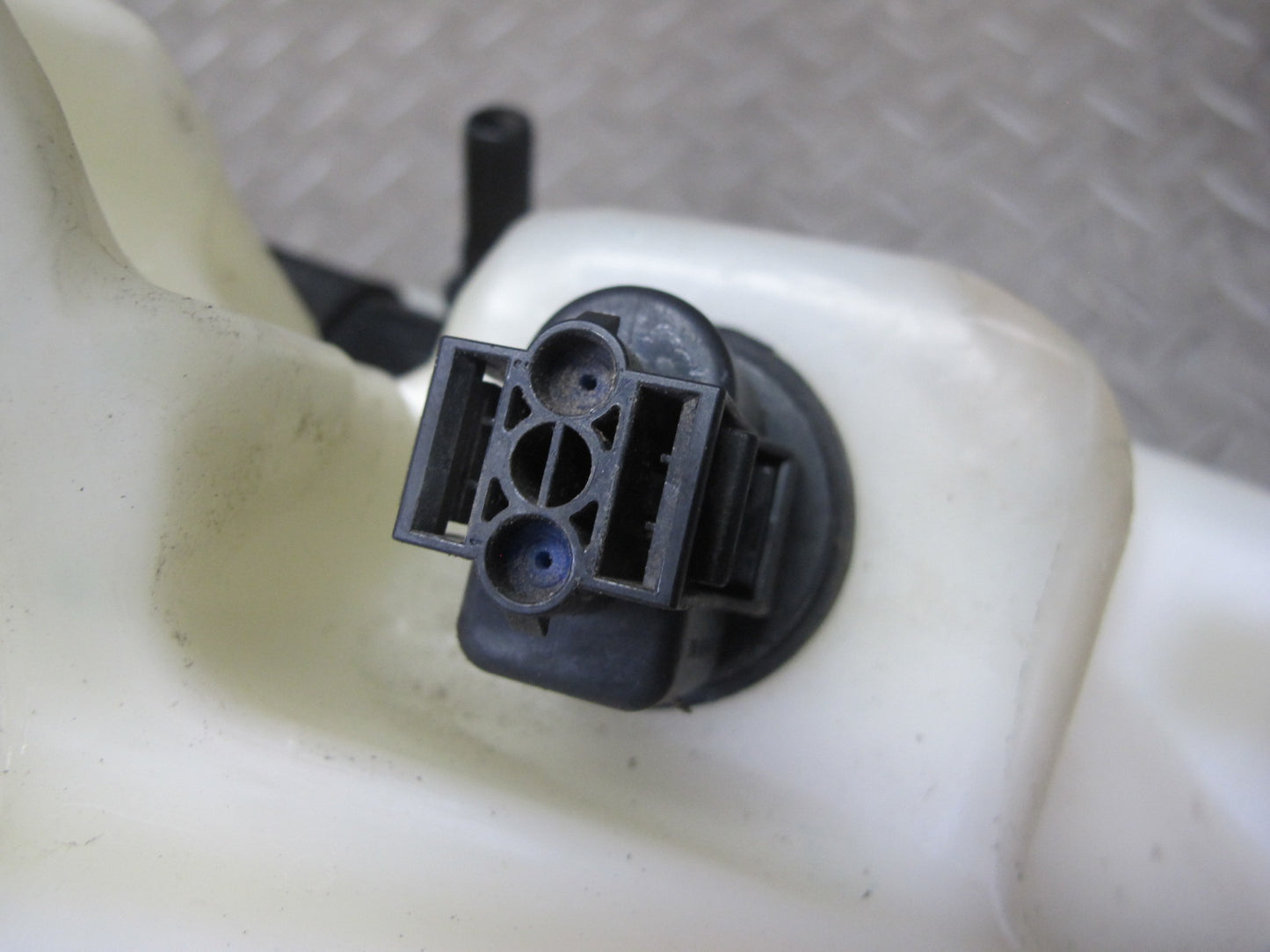 09-16 Audi S5 A4 S4 Windshield Washer Fluid Reservoir w Pump OEM