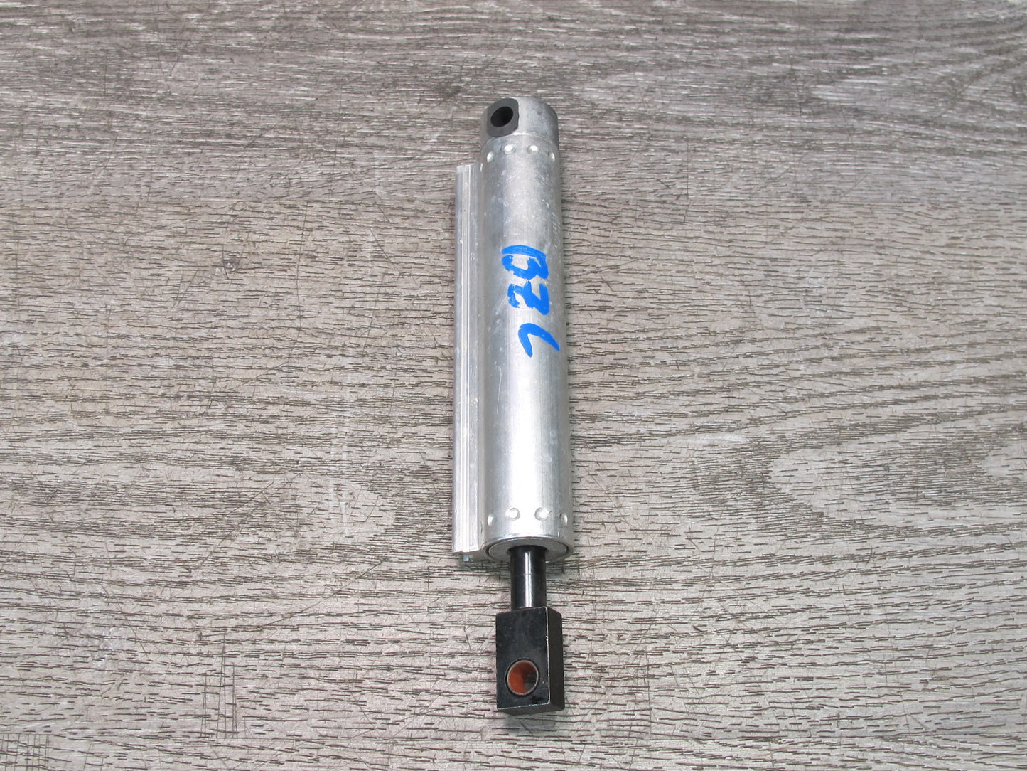 09-16 BMW E89 Z4 Convertible Set of 2 TOP Roof Hydrulic Cylinder Support OEM