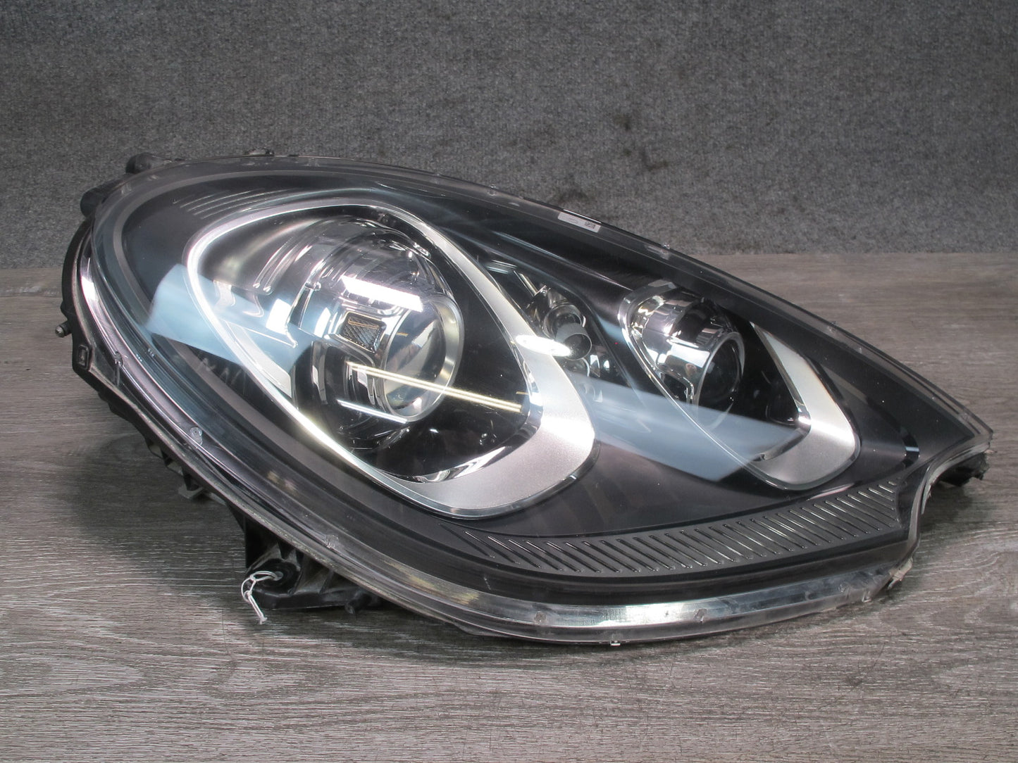 2015-2018 Porsche Macan Front Left & Right Xenon Headlight Lamp Set of 2