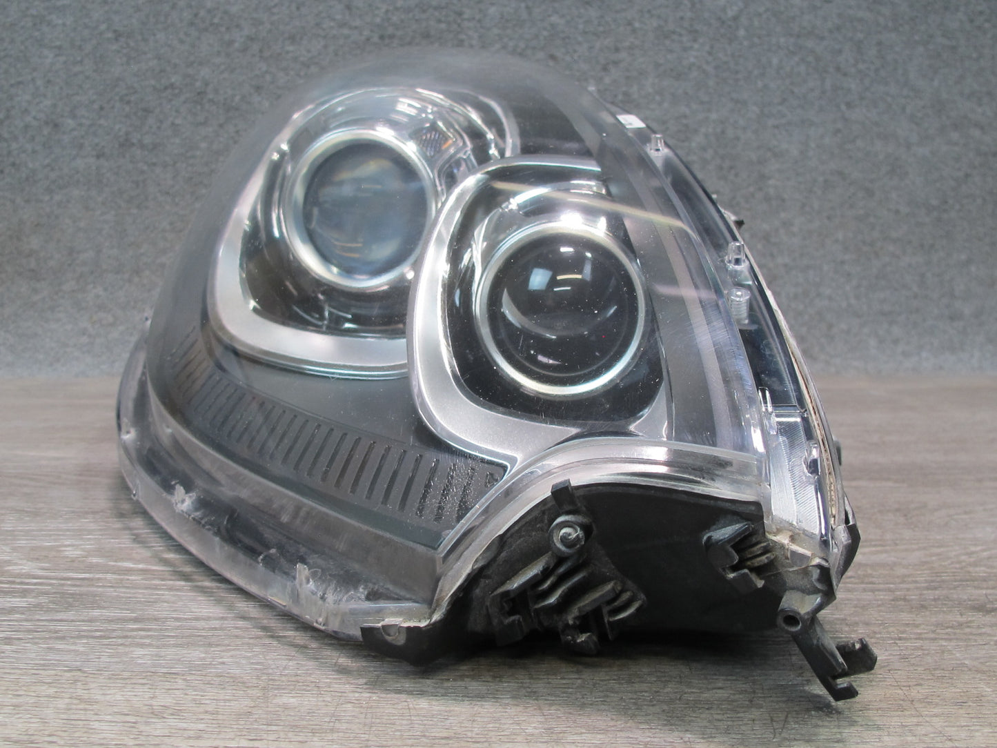 2015-2018 Porsche Macan Front Left & Right Xenon Headlight Lamp Set of 2