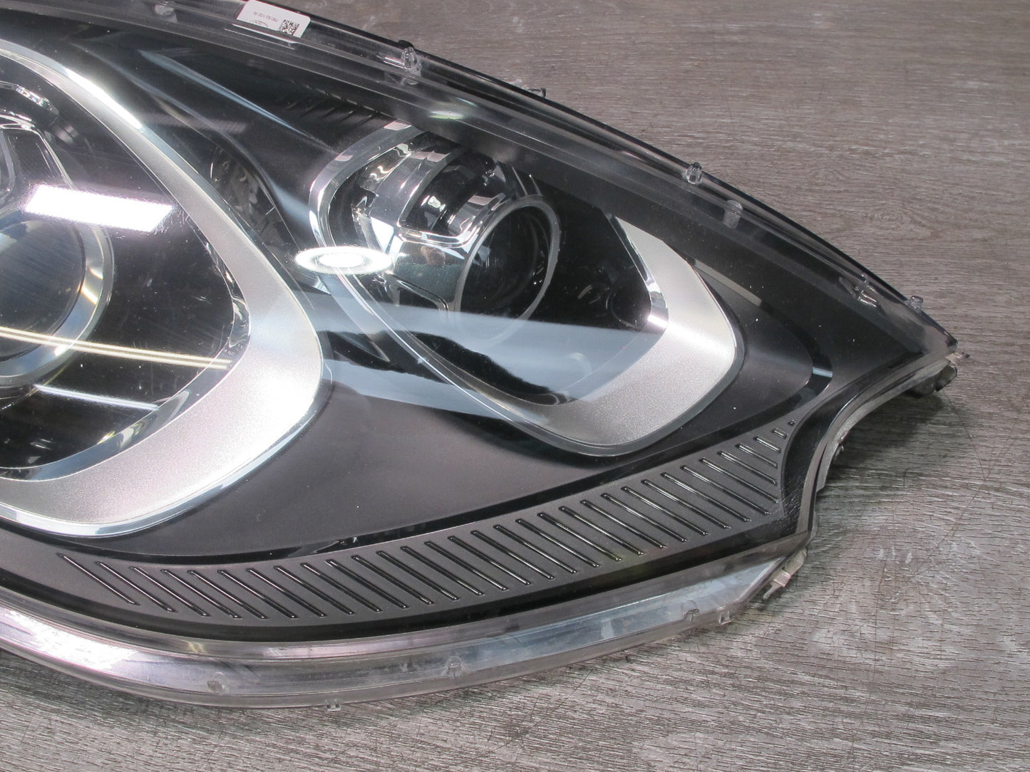 2015-2018 Porsche Macan Front Left & Right Xenon Headlight Lamp Set of 2