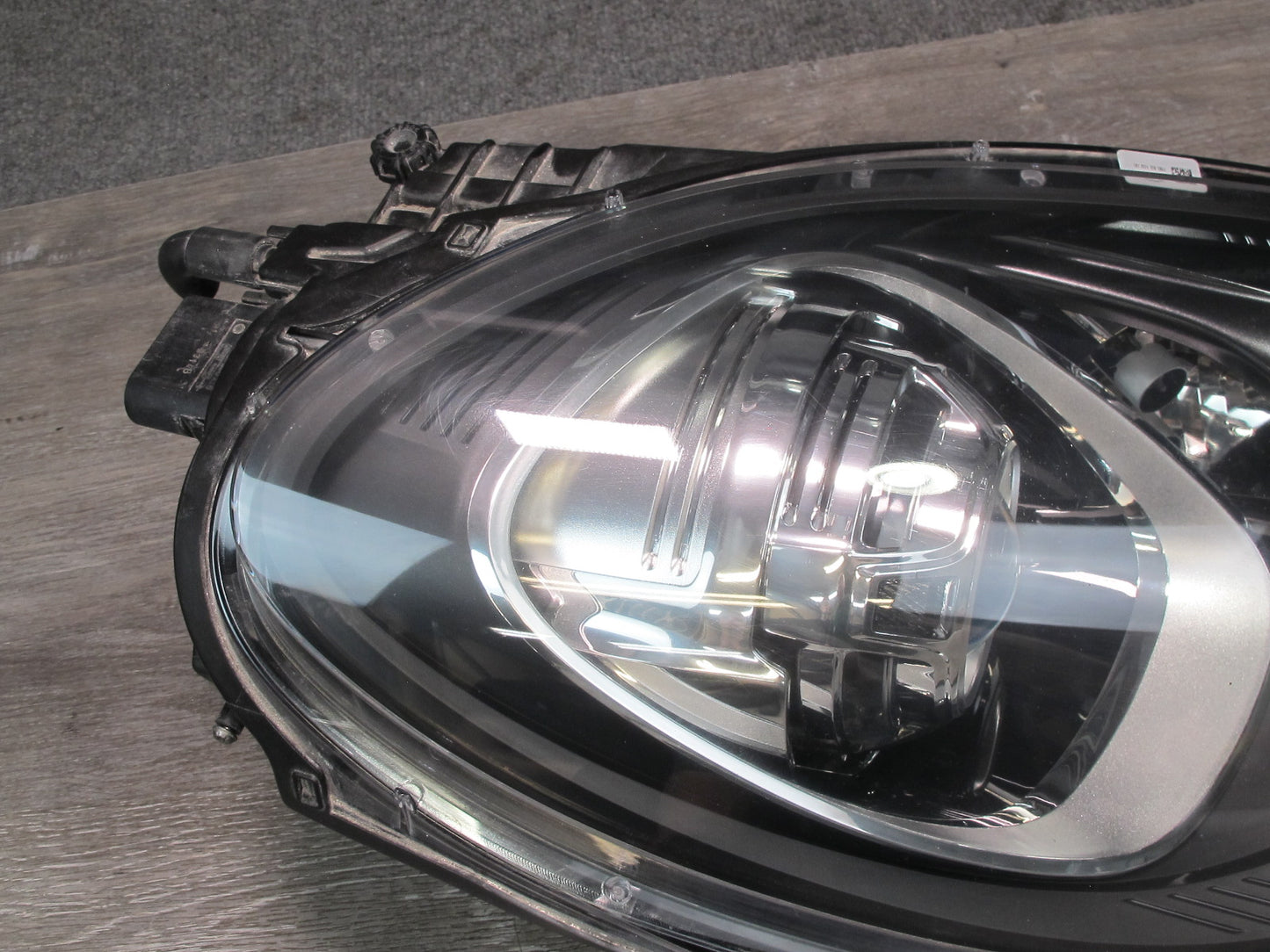 2015-2018 Porsche Macan Front Left & Right Xenon Headlight Lamp Set of 2
