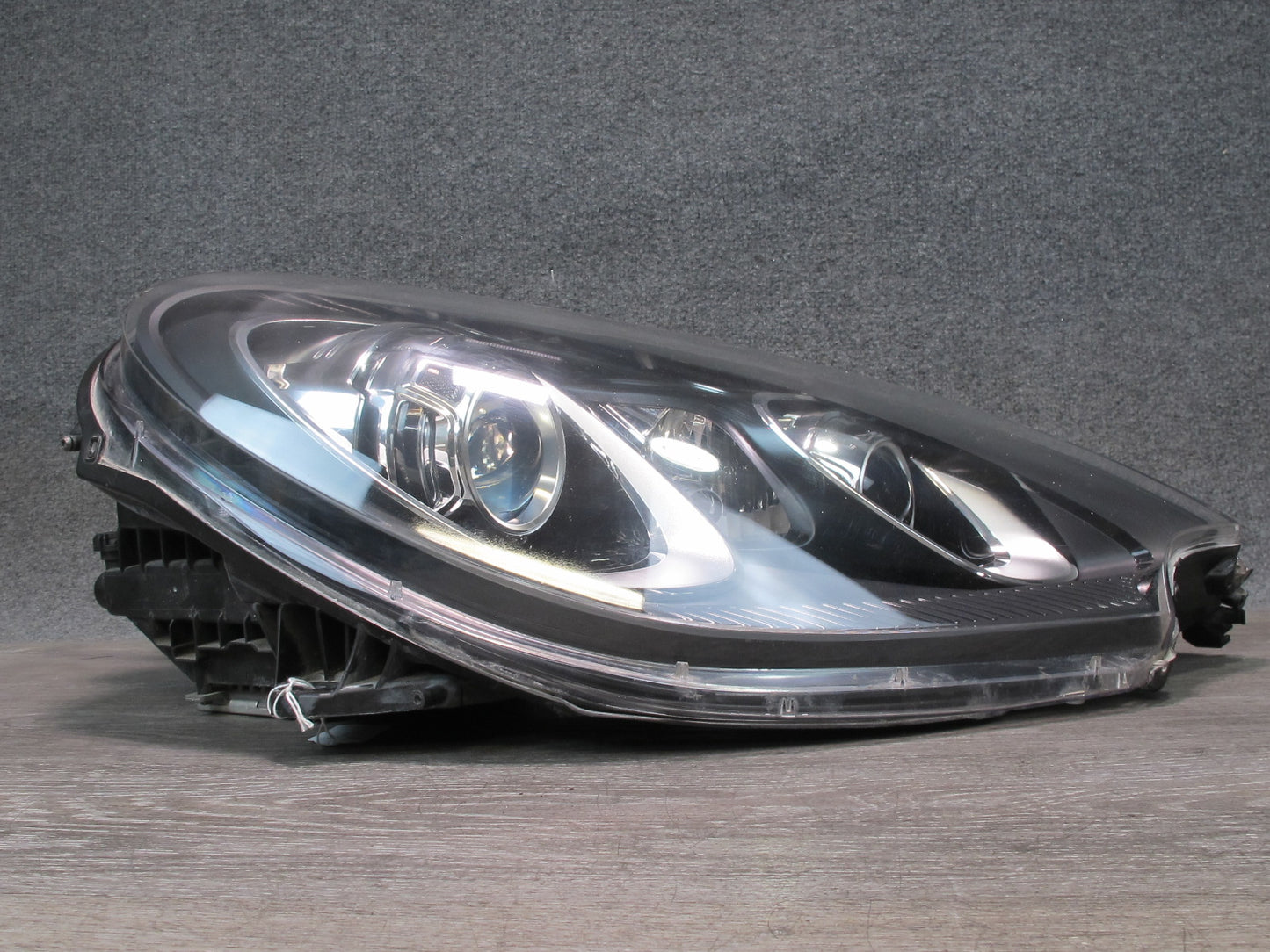 2015-2018 Porsche Macan Front Left & Right Xenon Headlight Lamp Set of 2
