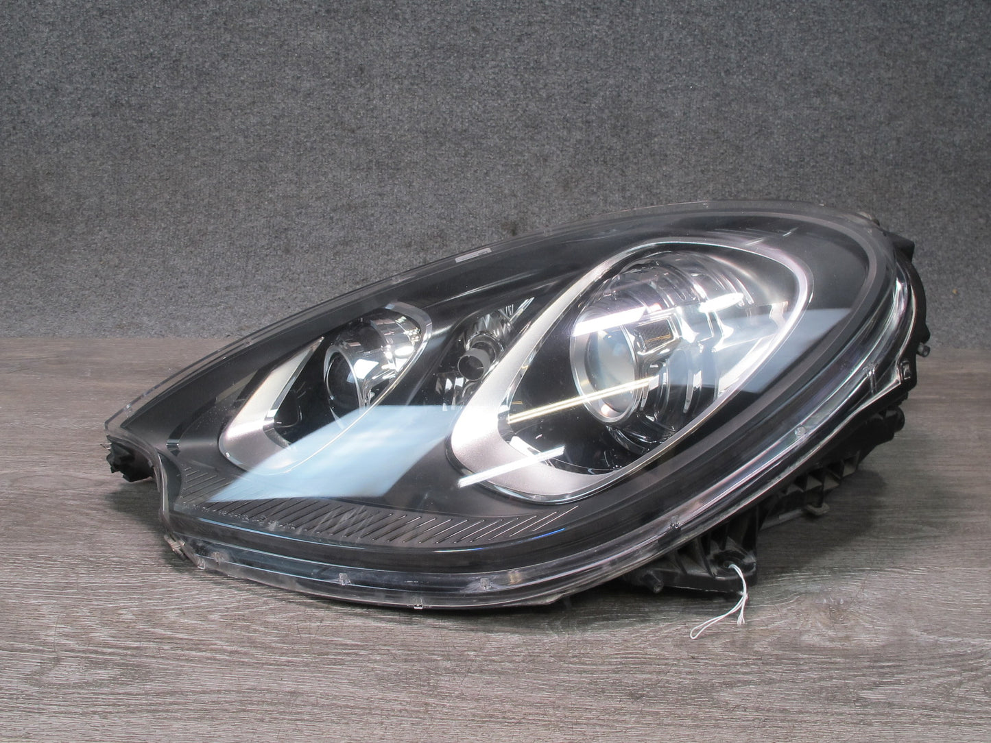 2015-2018 Porsche Macan Front Left & Right Xenon Headlight Lamp Set of 2