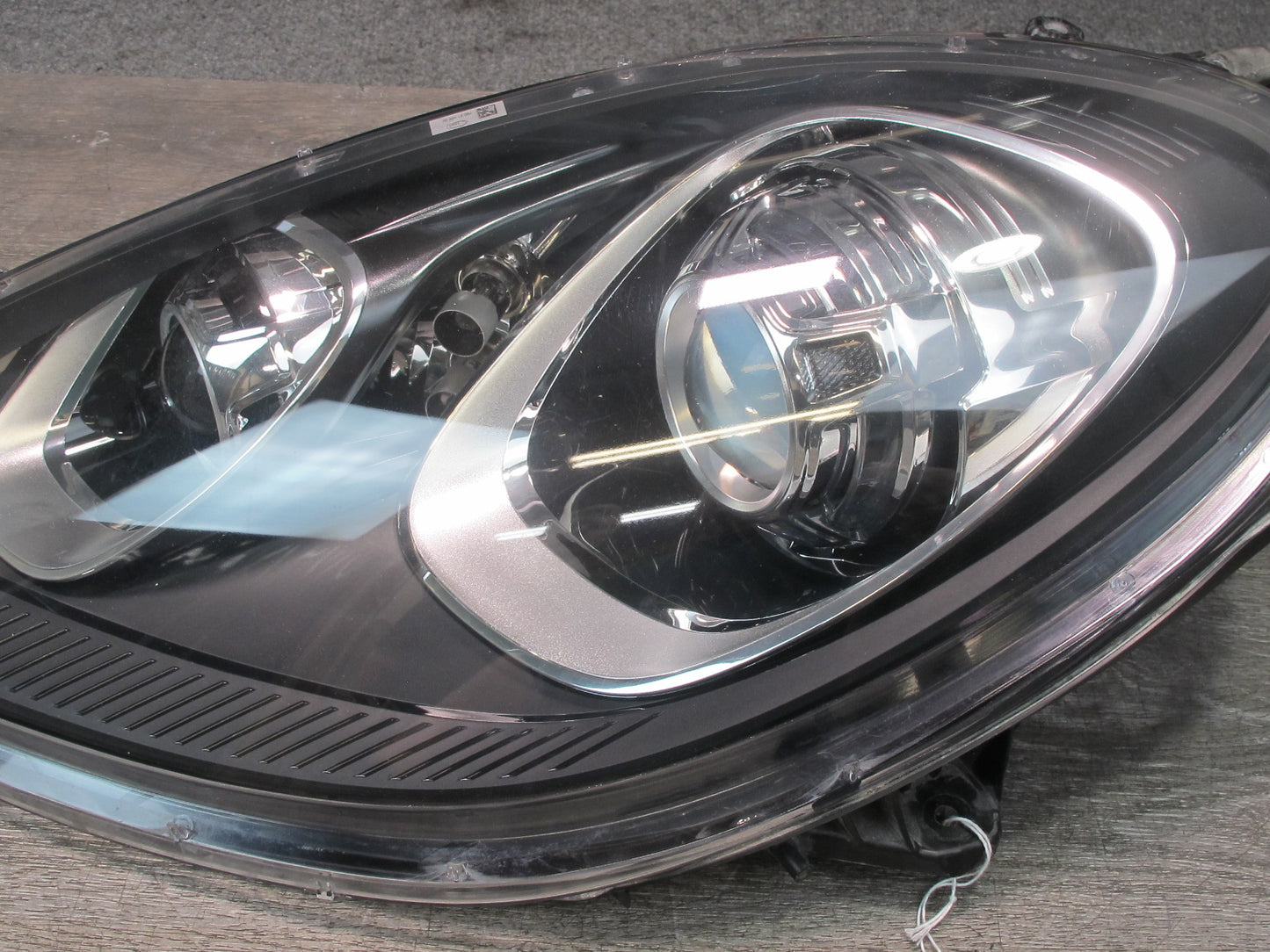 2015-2018 Porsche Macan Front Left & Right Xenon Headlight Lamp Set of 2