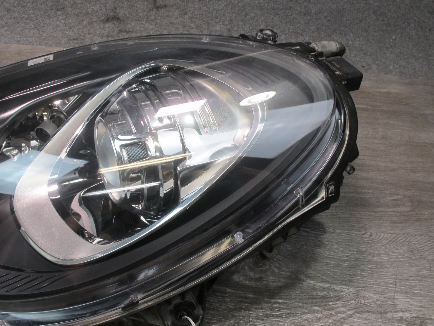 2015-2018 Porsche Macan Front Left & Right Xenon Headlight Lamp Set of 2