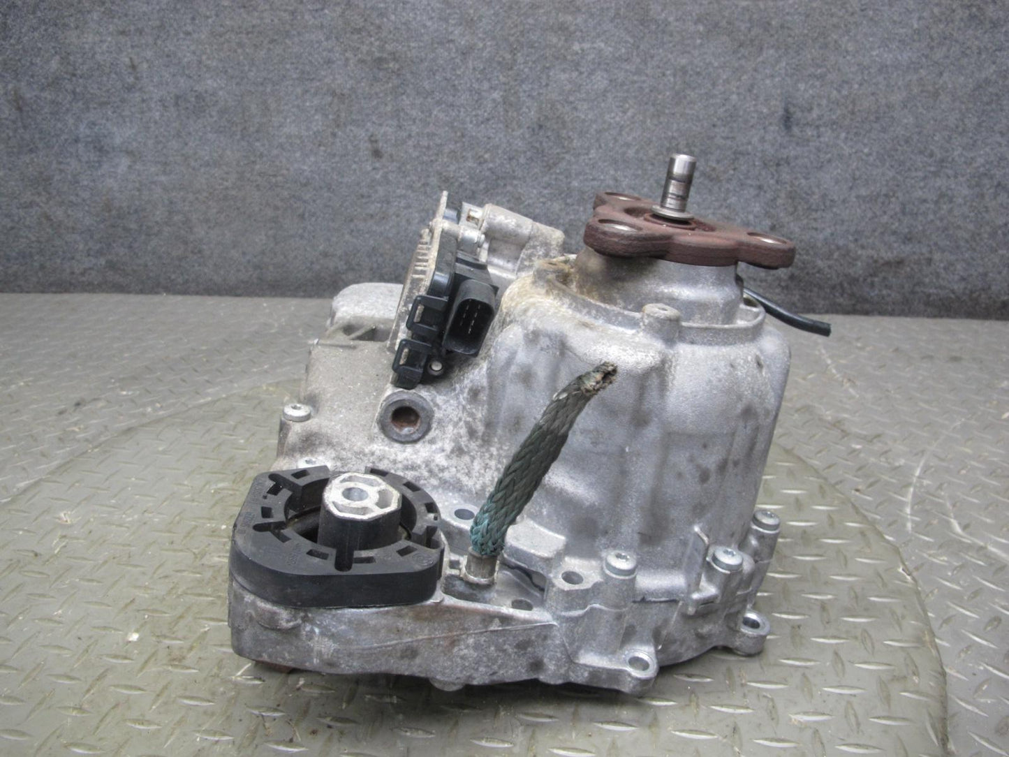 11-13 BMW F07 F12 F13 F10 550iX AWD ATC35L Transfer Case Box w Motor 103K OEM