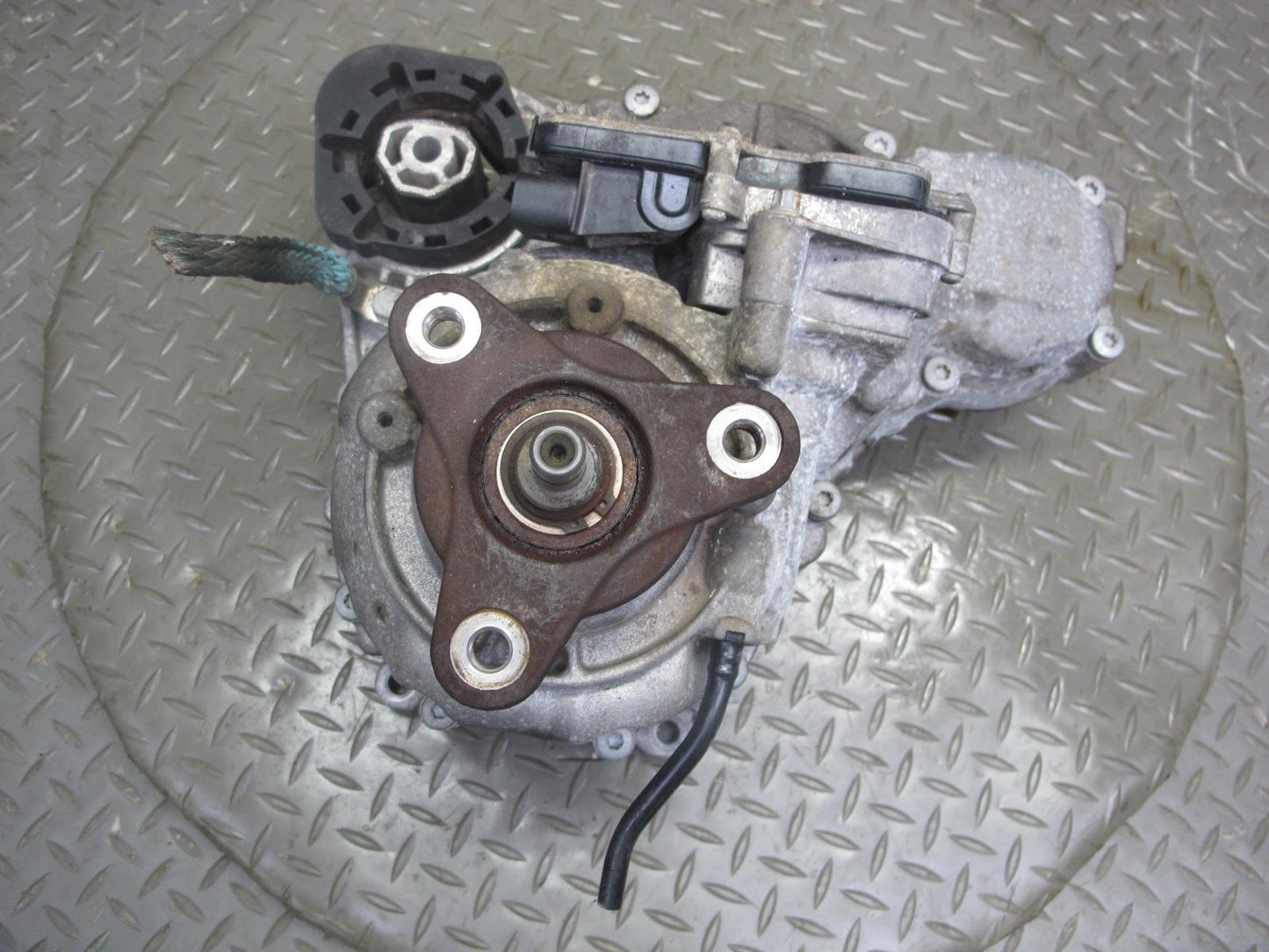 11-13 BMW F07 F12 F13 F10 550iX AWD ATC35L Transfer Case Box w Motor 103K OEM