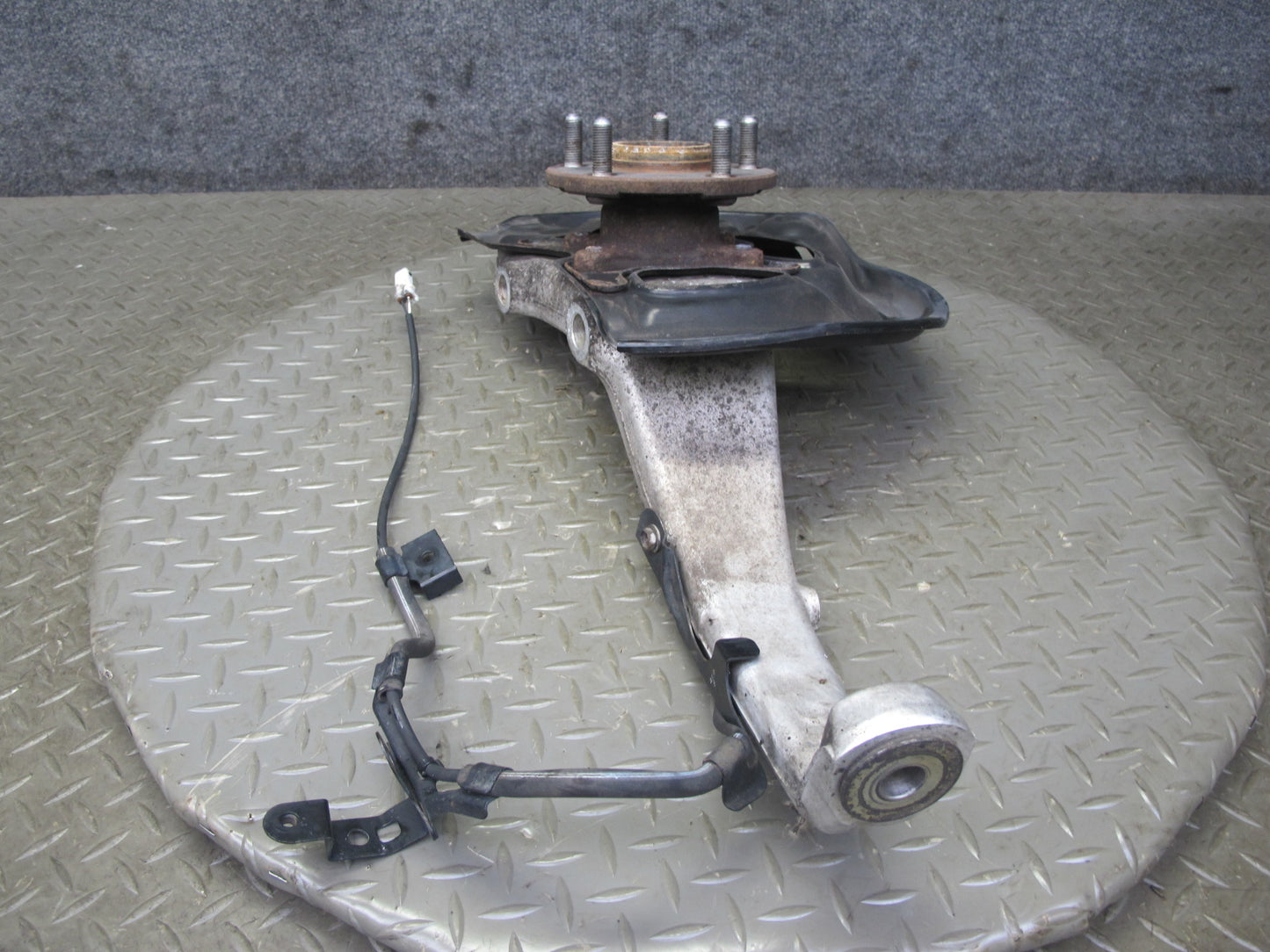 01-06 Lexus UCF30L LS430 RWD Front Left Spindle Knuckle Wheel Hub Bearing OEM