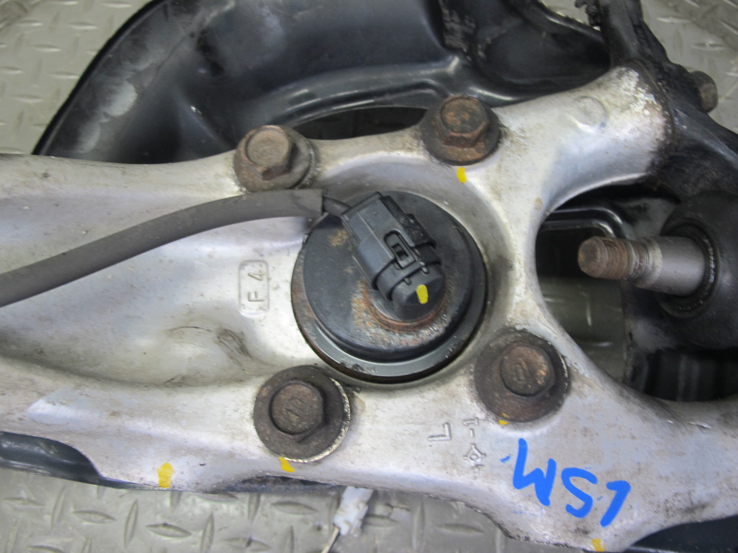 01-06 Lexus UCF30L LS430 RWD Front Left Spindle Knuckle Wheel Hub Bearing OEM