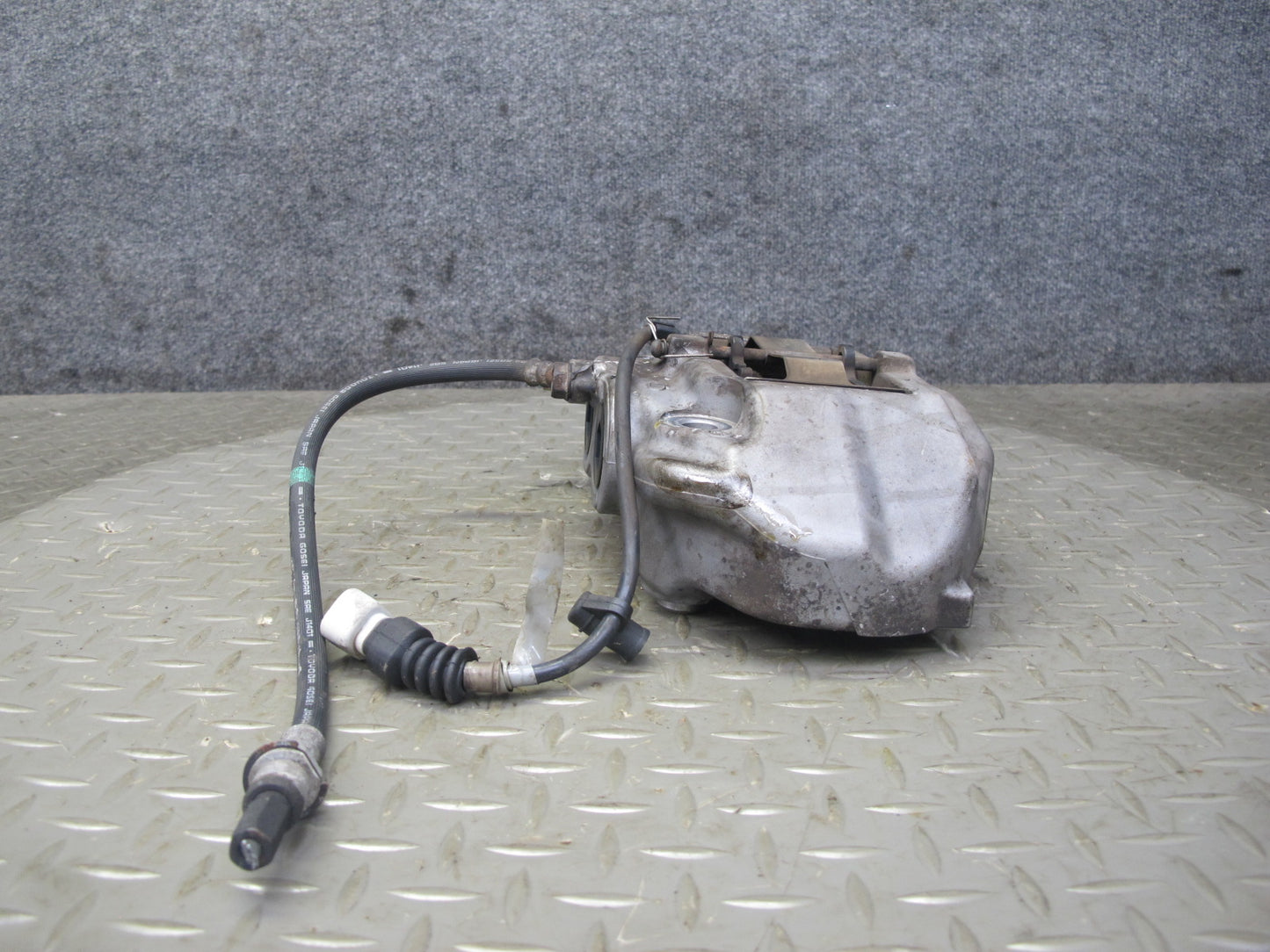 01-06 Lexus UCF30L LS430 Set of 2 Front Left & Right Sumitomo Brake Caliper OEM