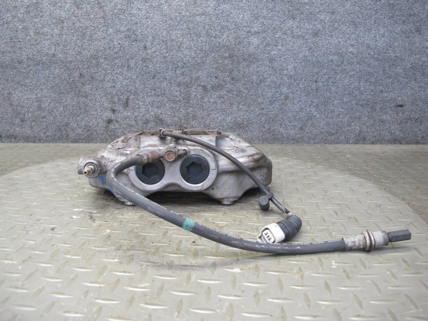 01-06 Lexus UCF30L LS430 Set of 2 Front Left & Right Sumitomo Brake Caliper OEM