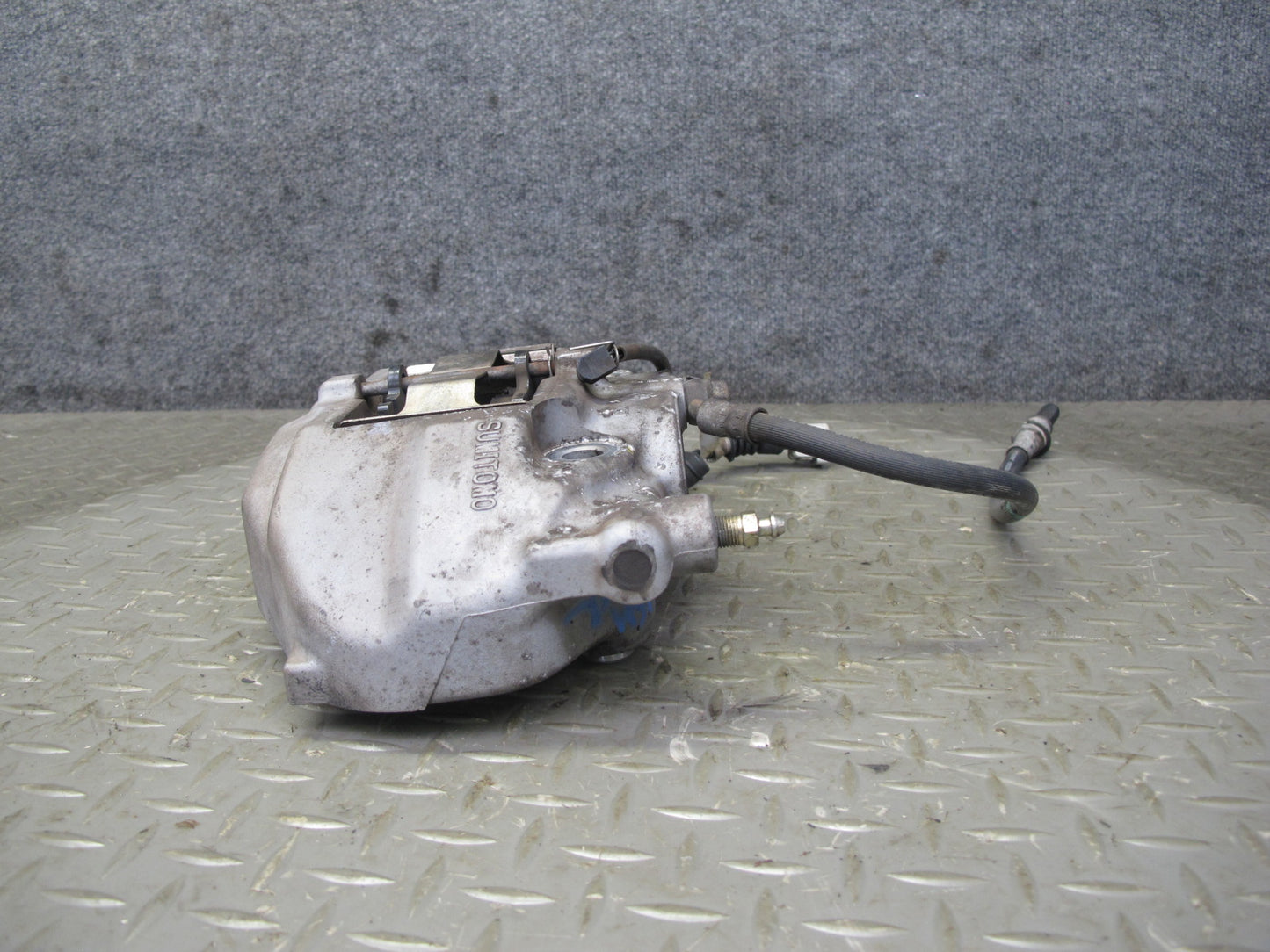 01-06 Lexus UCF30L LS430 Set of 2 Front Left & Right Sumitomo Brake Caliper OEM