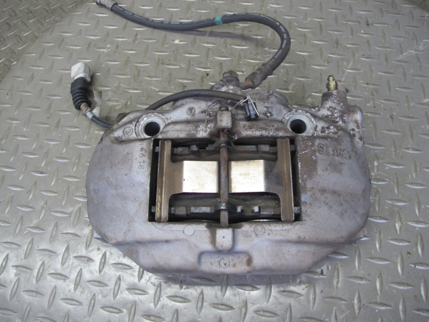 01-06 Lexus UCF30L LS430 Set of 2 Front Left & Right Sumitomo Brake Caliper OEM