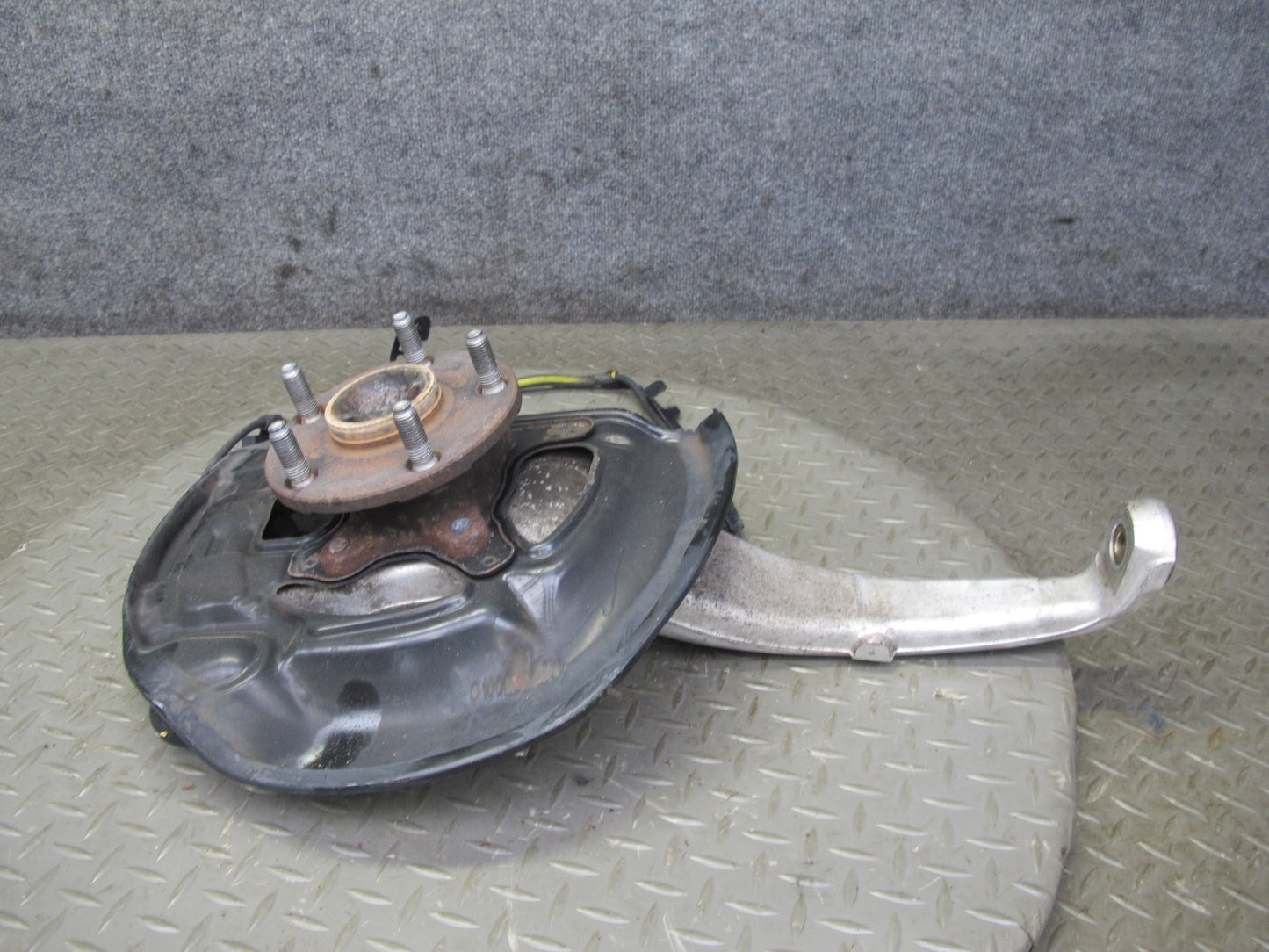 01-06 Lexus UCF30L LS430 RWD Front Right Spindle Knuckle Wheel Hub Bearing OEM