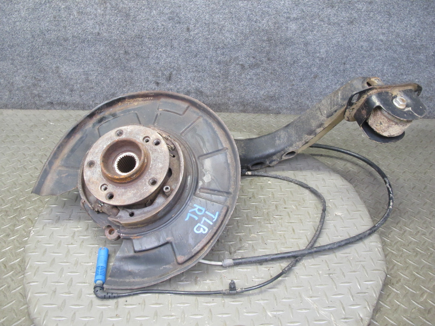 01-06 BMW E46 M3 S54 Rear Left Spindle Knuckle Wheel Hub Bearing Trailing Arm