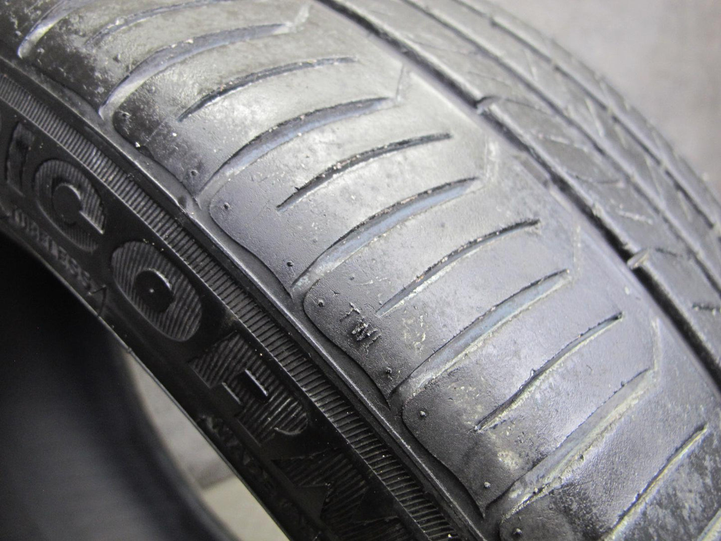 Set of 2 Evoluxx Capricorn UHP ALL Season Tire 245/40 R18 97W 2522 6/32 Tread
