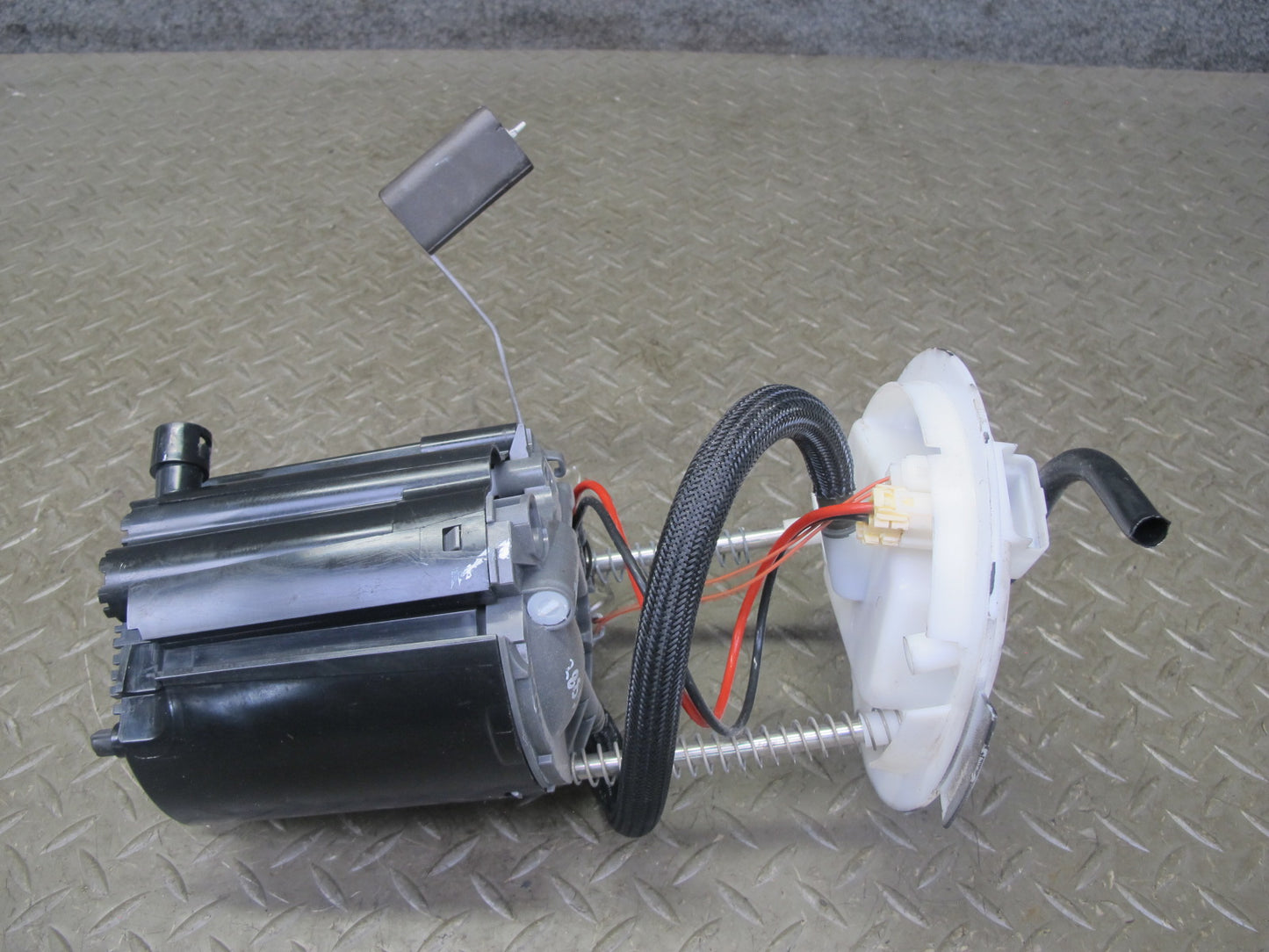 2017-2020 Maserati Levante M161 3.0L Left Side Fuel Pump Level Sending Unit