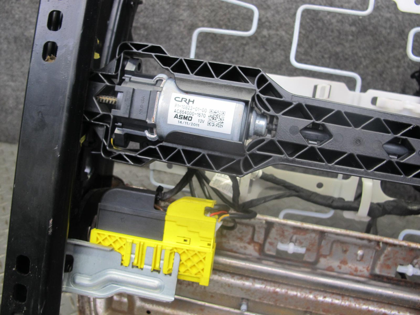 12-18 BMW F30 328i 335i Front Right Seat Lower Frame Track Rail  w Motors OEM