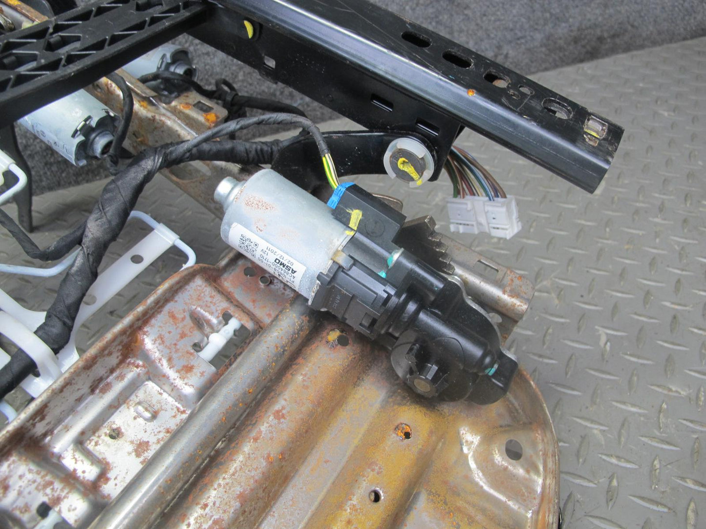 12-18 BMW F30 328i 335i Front Right Seat Lower Frame Track Rail  w Motors OEM