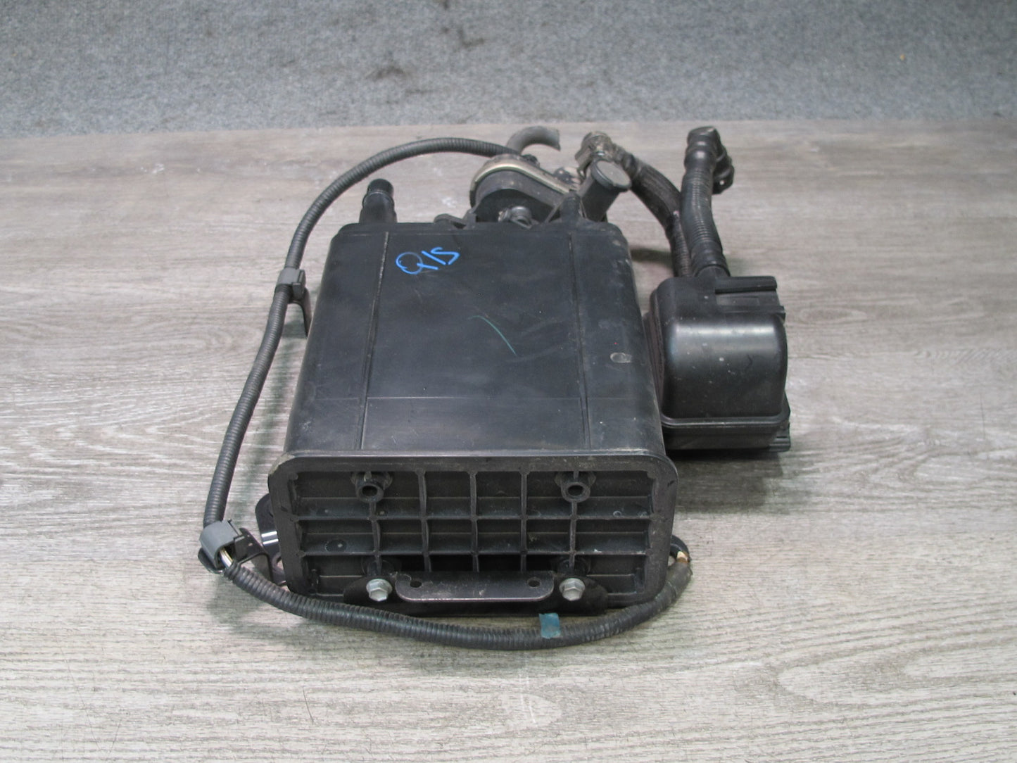 06-13 Lexus IS350 IS250 Fuel Evap Vapor Charcoal Canister w Pump Assembly OEM