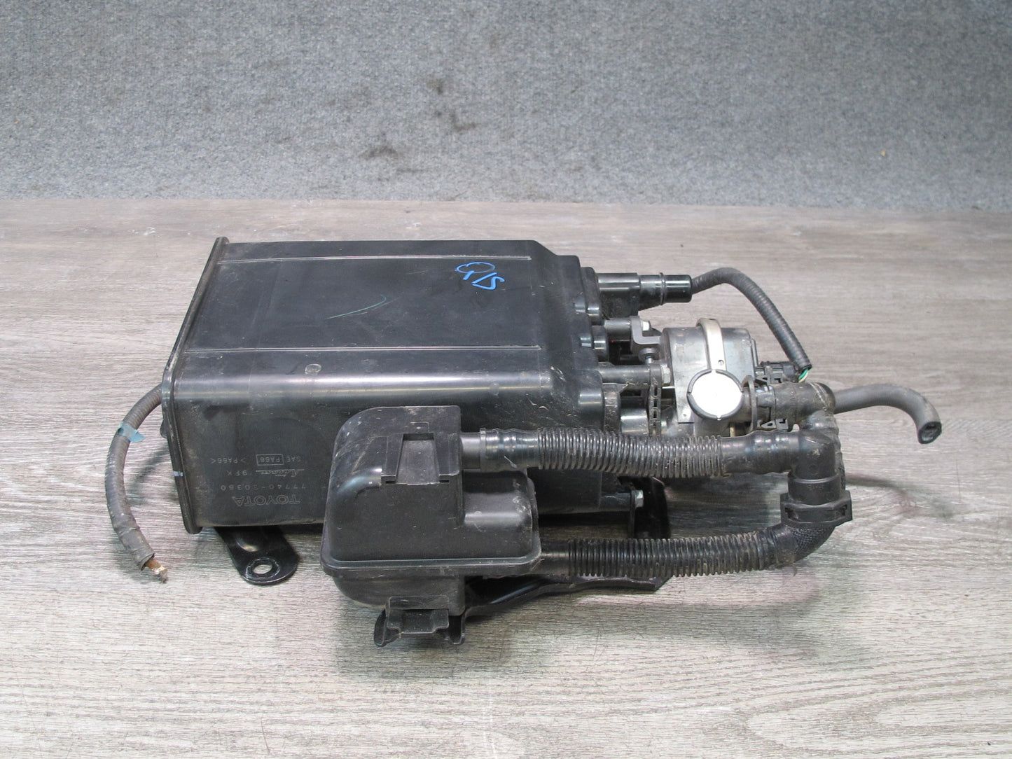 06-13 Lexus IS350 IS250 Fuel Evap Vapor Charcoal Canister w Pump Assembly OEM