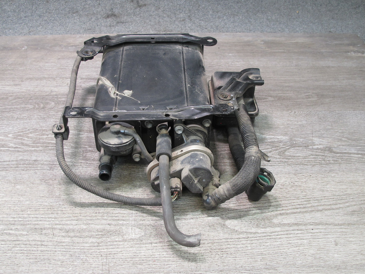 06-13 Lexus IS350 IS250 Fuel Evap Vapor Charcoal Canister w Pump Assembly OEM