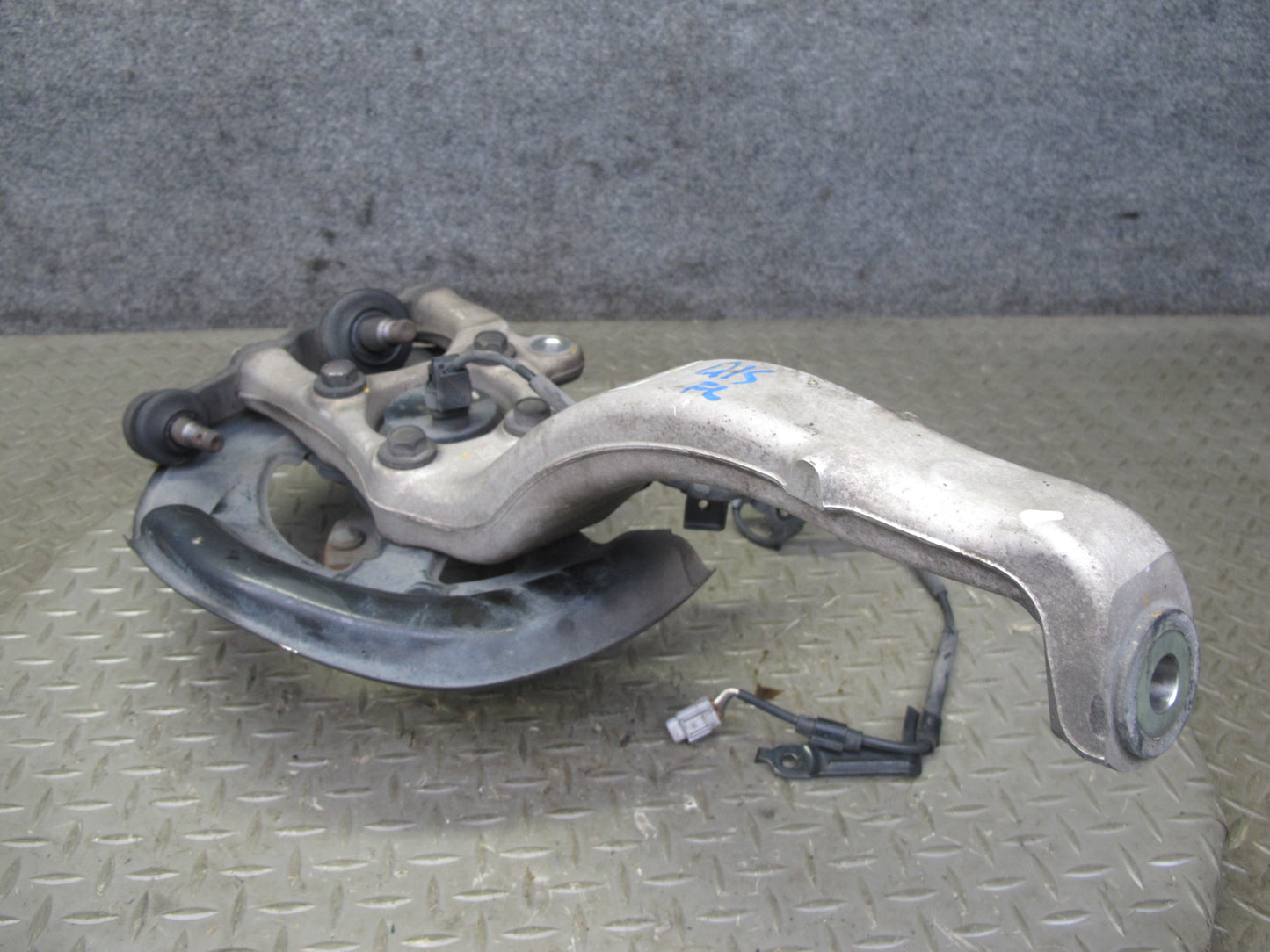 06-15 Lexus GSE20L IS250 RWD Front Left Spindle Knuckle Wheel Hub Bearing OEM