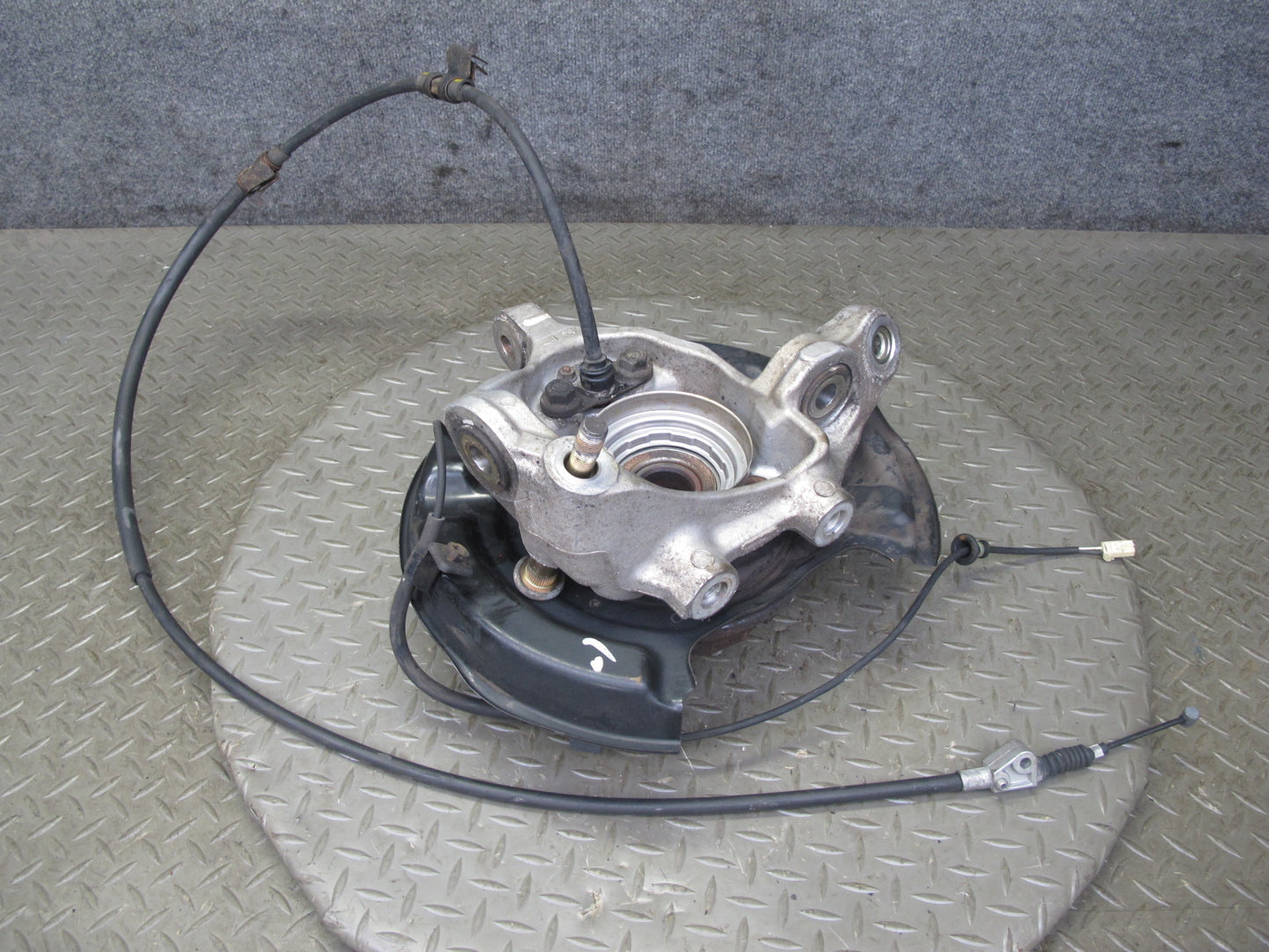 01-06 Lexus LS430 UCF30L RWD Rear Left Spindle Knuckle Wheel Hub Bearing OEM