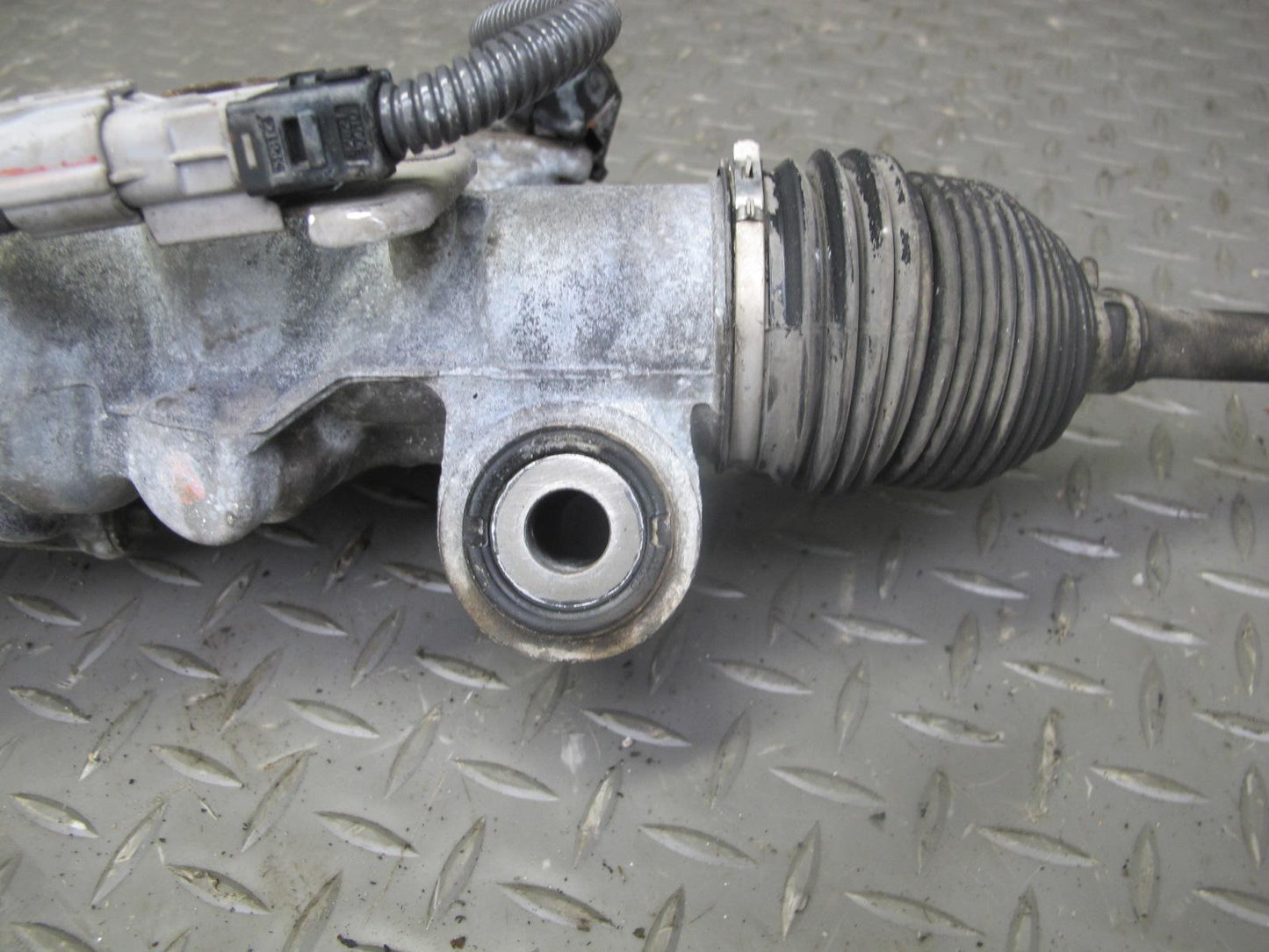 10-15 Lexus IS350 IS250 Convertible RWD Power Steering Rack & Pinion Gear OEM