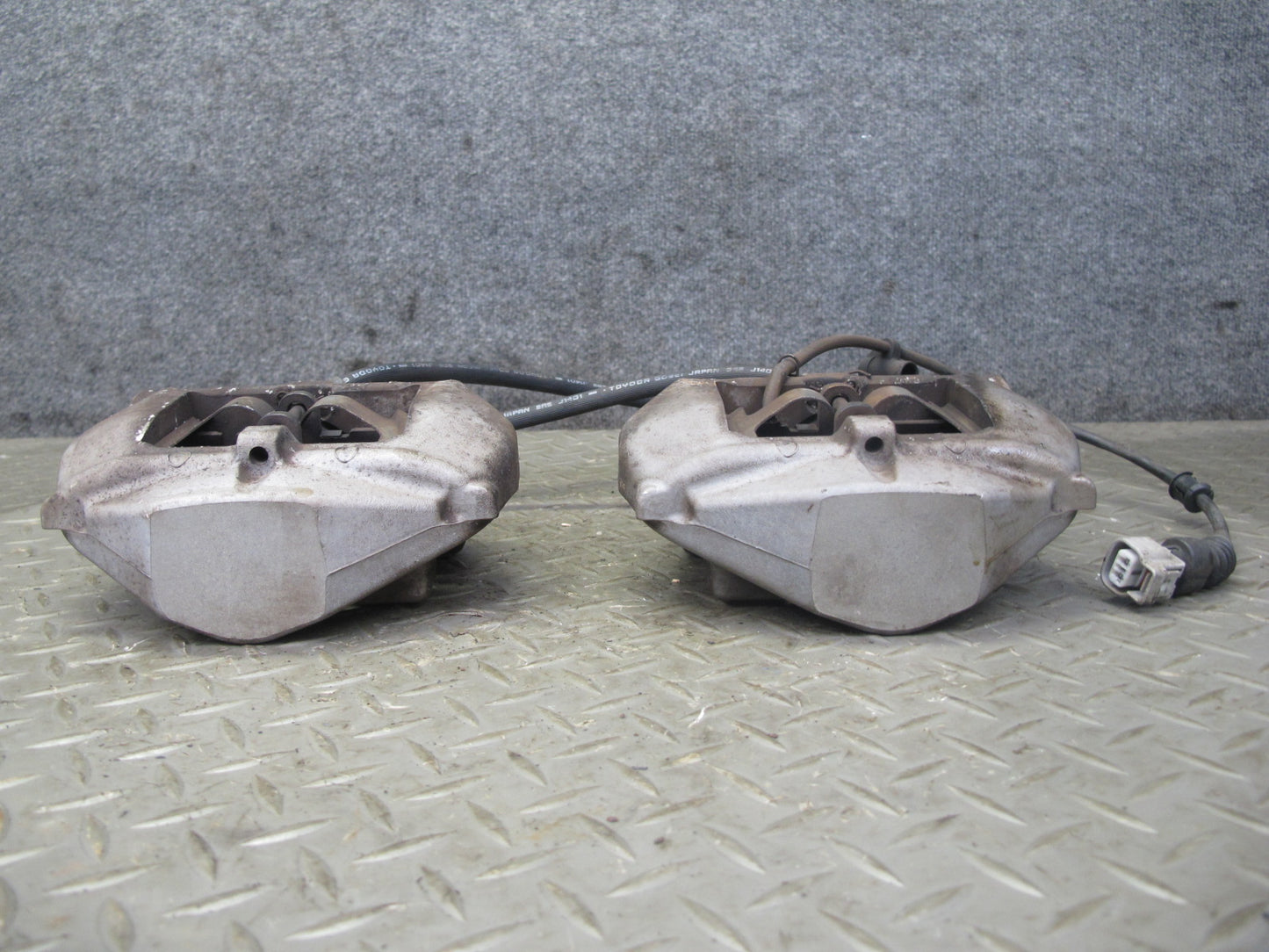01-06 Lexus UCF30L LS430 Set of 2 Rear Left & Right Sumitomo Brake Caliper OEM