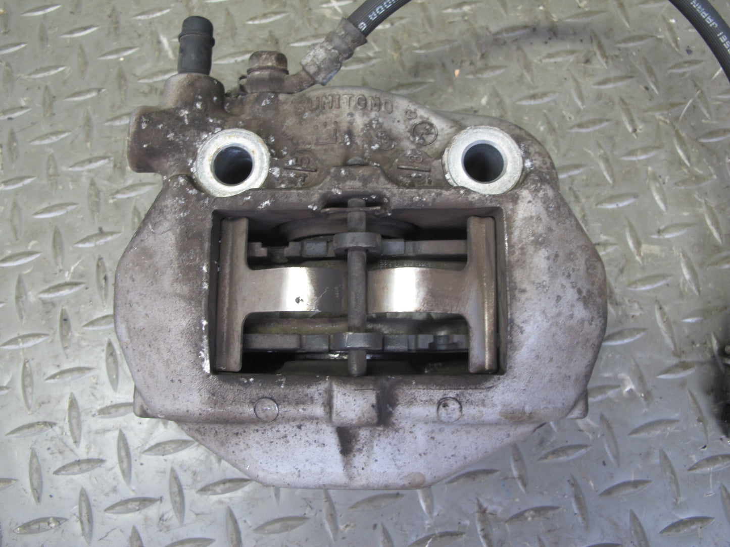 01-06 Lexus UCF30L LS430 Set of 2 Rear Left & Right Sumitomo Brake Caliper OEM