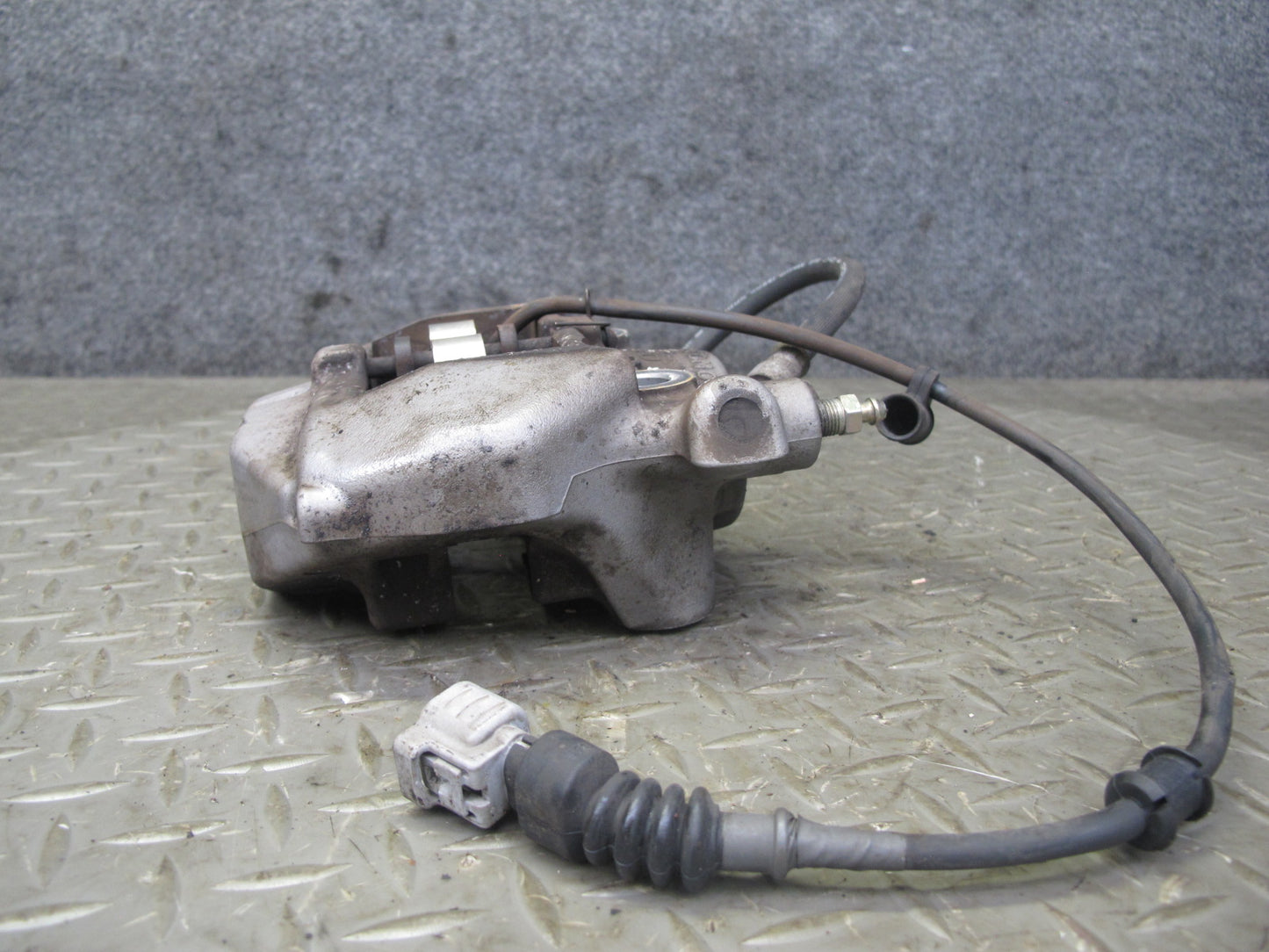 01-06 Lexus UCF30L LS430 Set of 2 Rear Left & Right Sumitomo Brake Caliper OEM