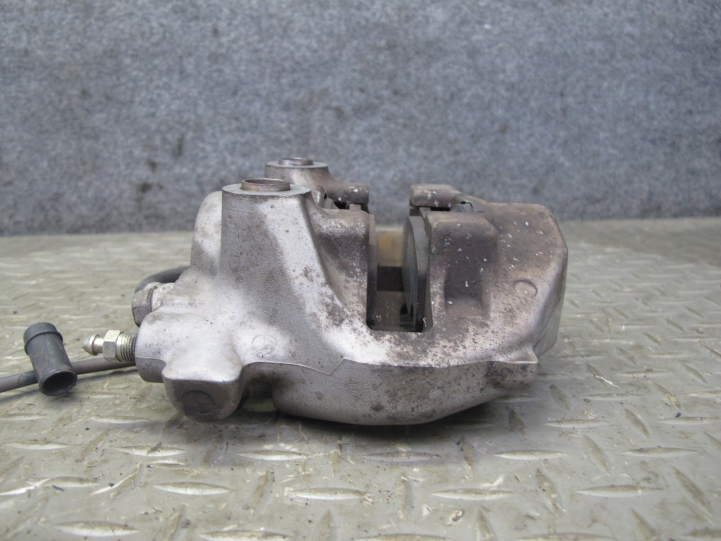 01-06 Lexus UCF30L LS430 Set of 2 Rear Left & Right Sumitomo Brake Caliper OEM