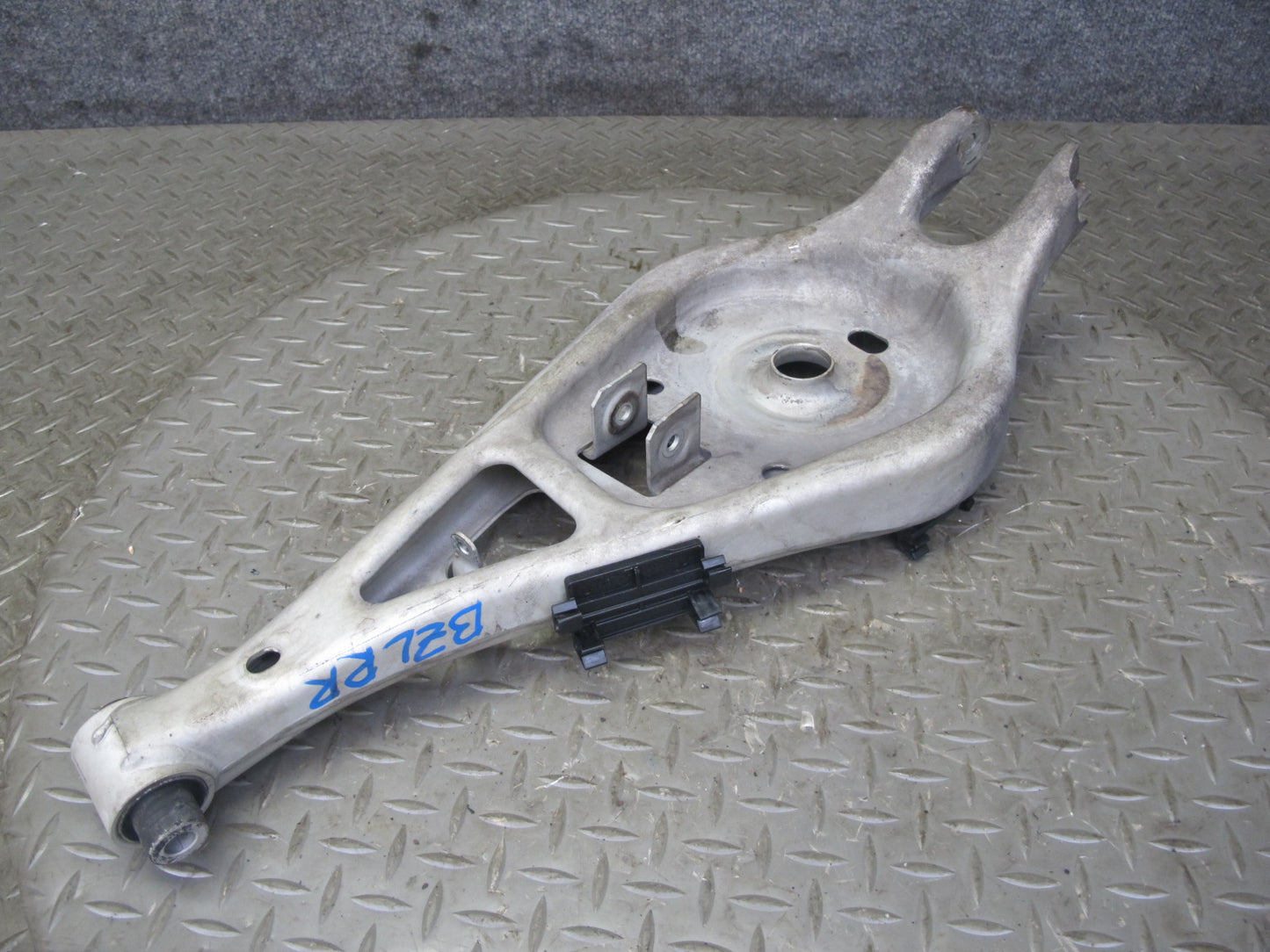 09-16 BMW E89 Z4 Set of 2 Rear Right Suspension Lower Control Arm OEM