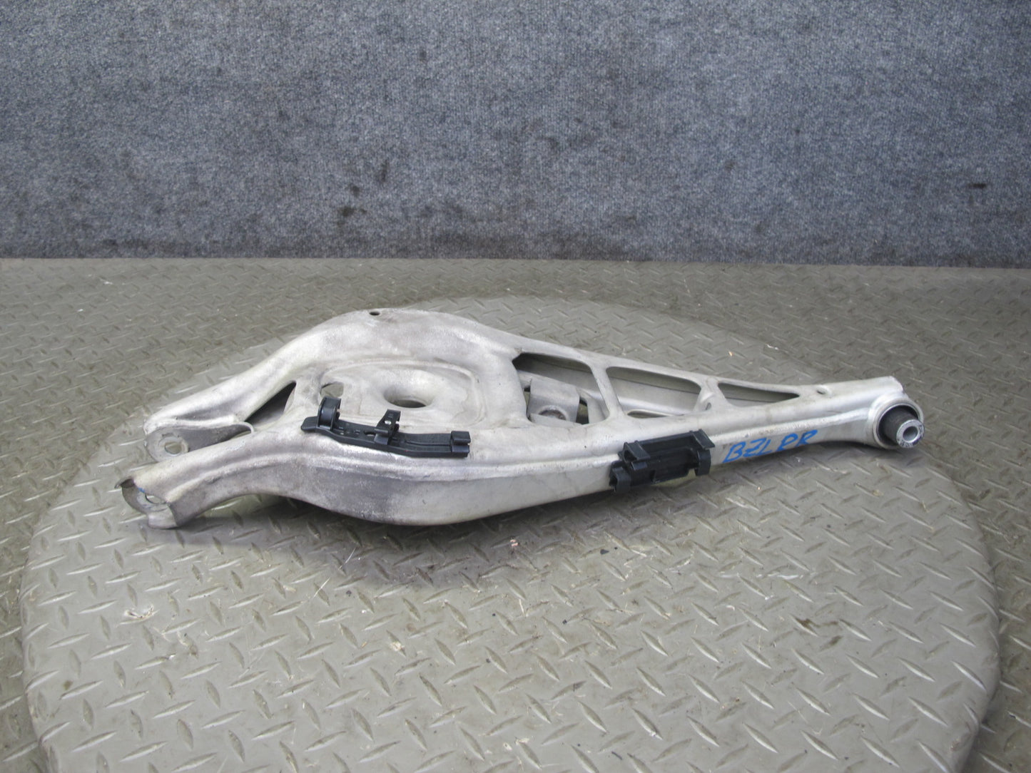 09-16 BMW E89 Z4 Set of 2 Rear Right Suspension Lower Control Arm OEM
