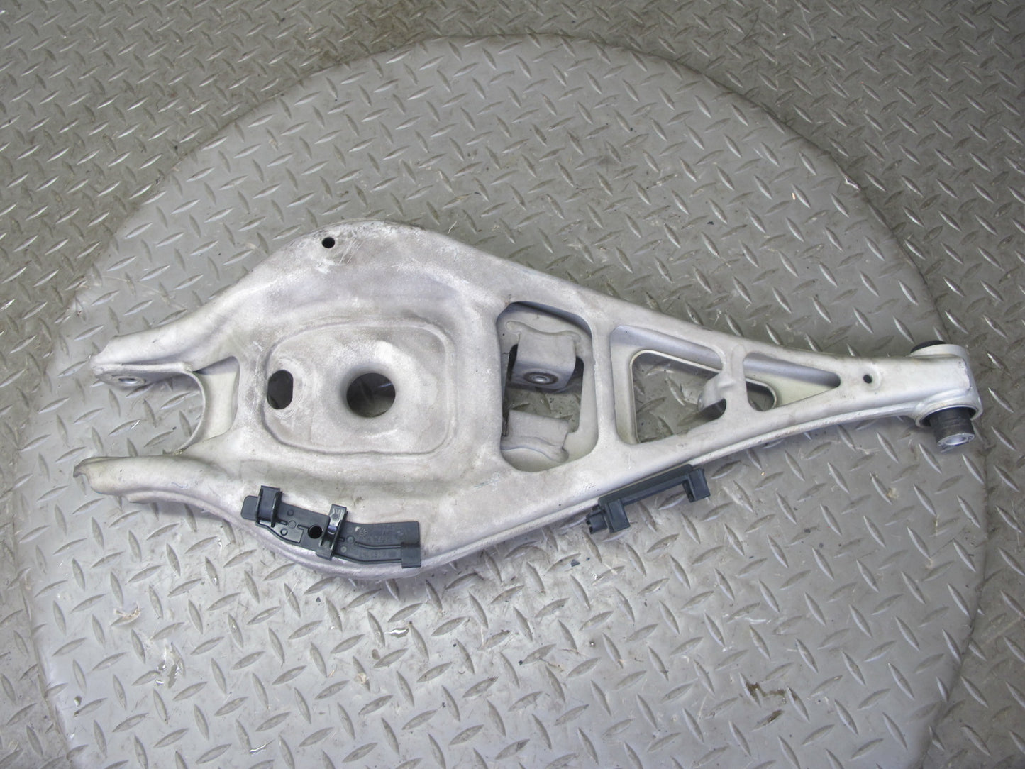 09-16 BMW E89 Z4 Set of 2 Rear Right Suspension Lower Control Arm OEM