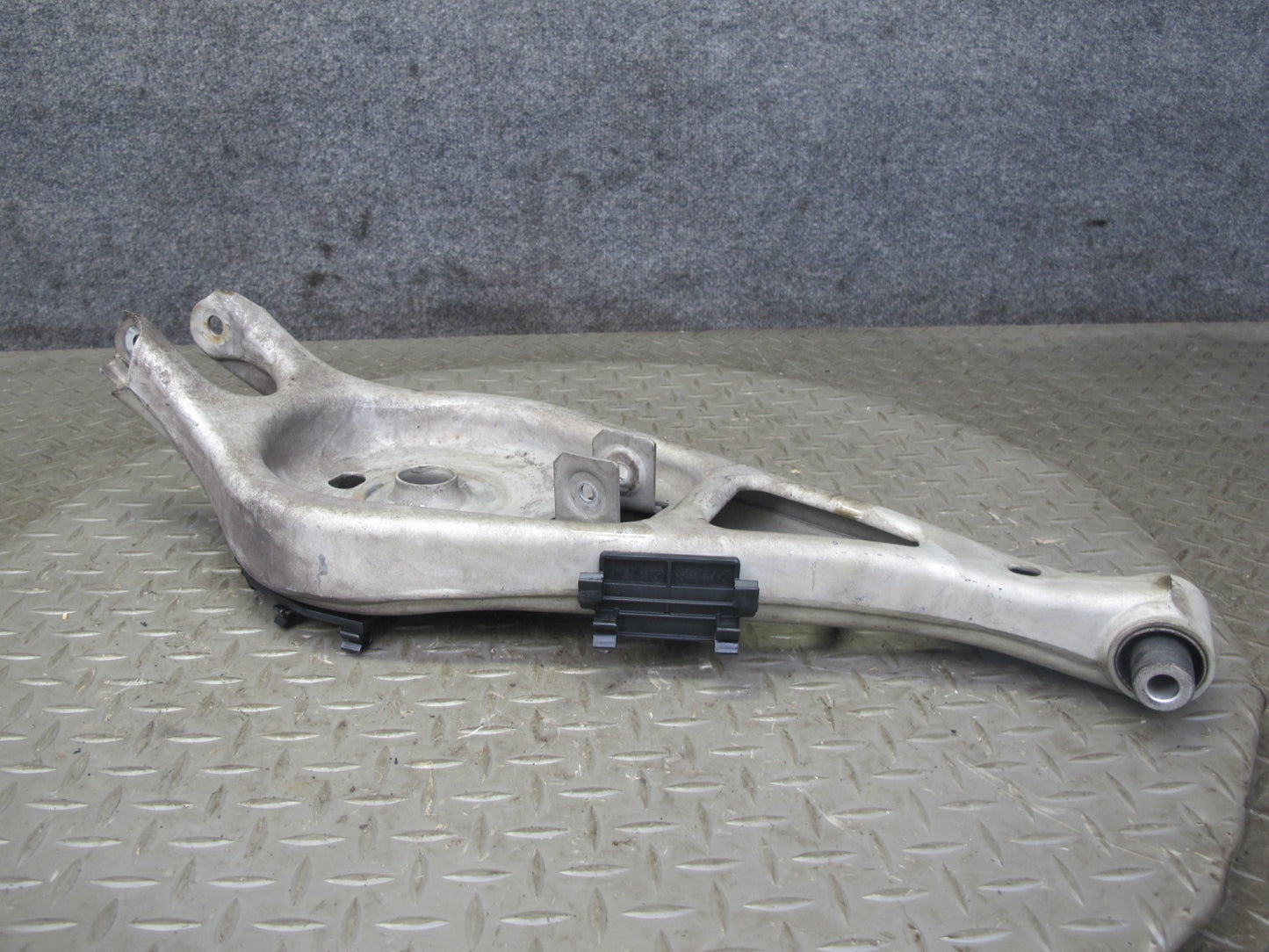 09-16 BMW E89 Z4 Set of 2 Rear Left Suspension Lower Control Arm OEM