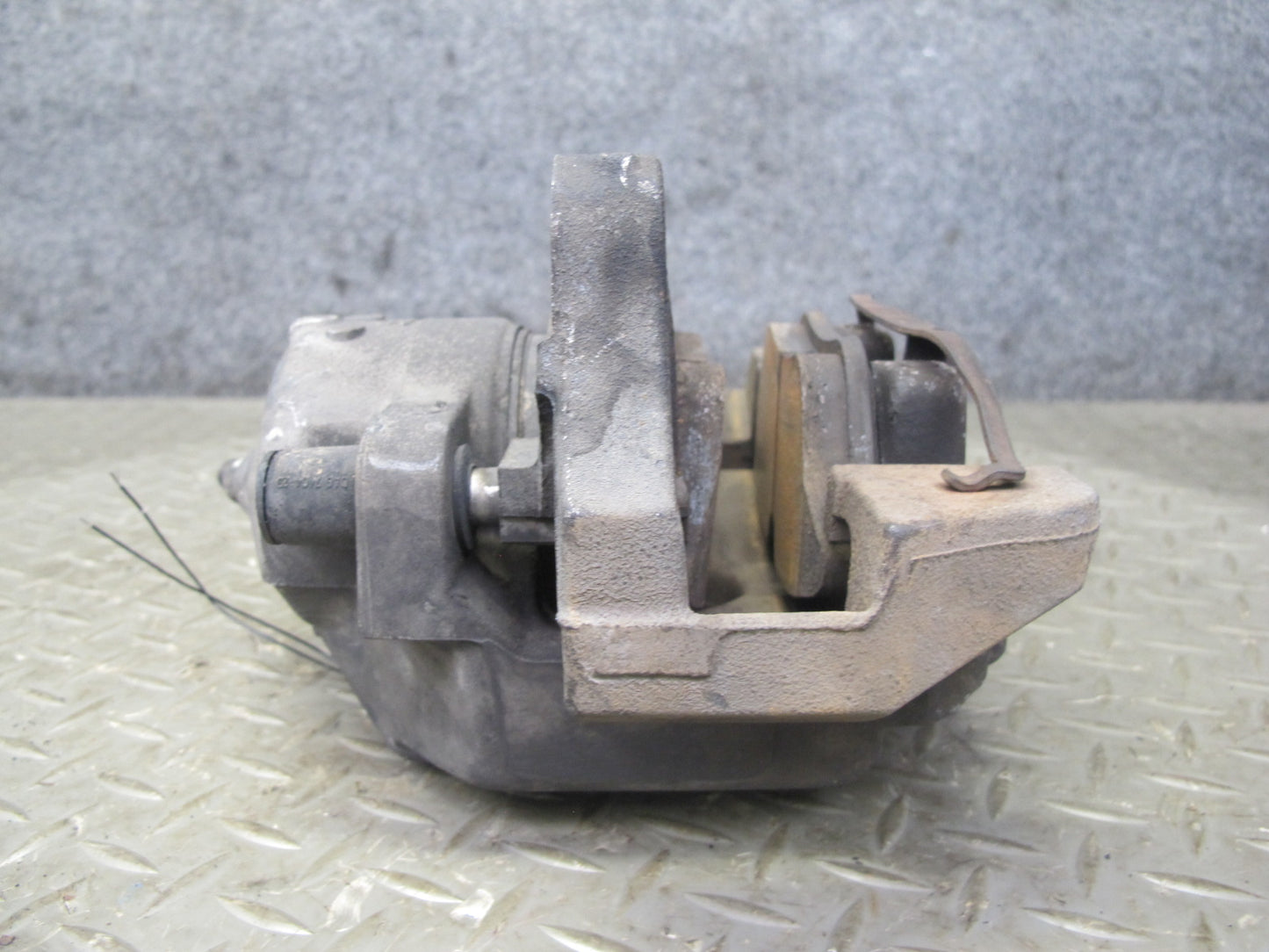 09-16 BMW E89 Z4 Set of 2 Front Left & Right Brake Caliper OEM