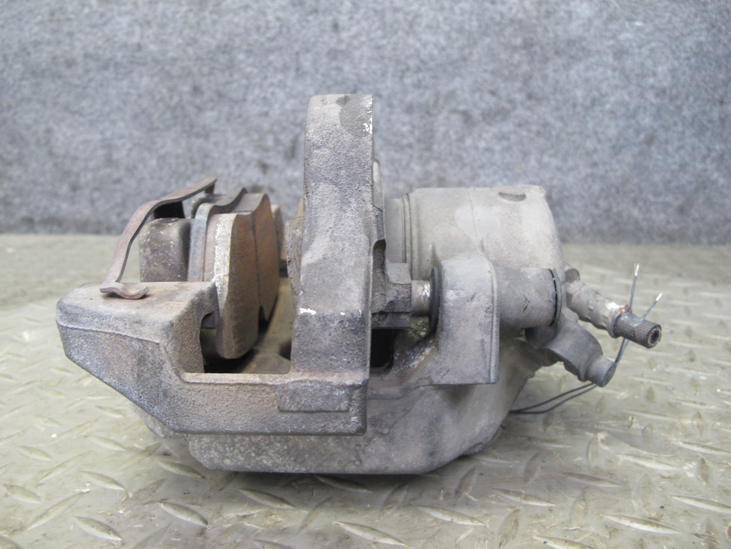 09-16 BMW E89 Z4 Set of 2 Front Left & Right Brake Caliper OEM