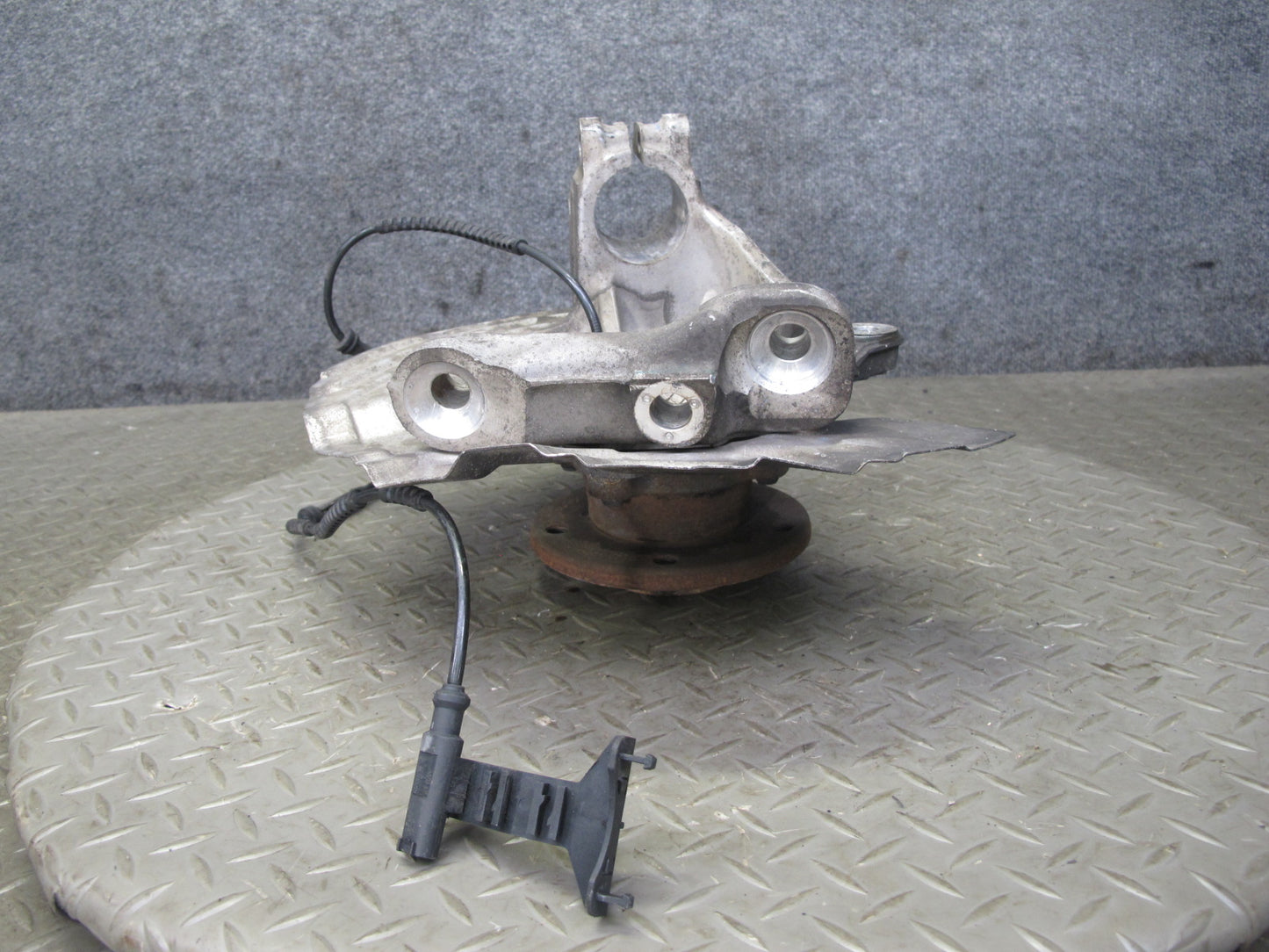 09-16 BMW E89 Z4 Front Right Spindle Knuckle Wheel Hub Bearing 6773210 OEM